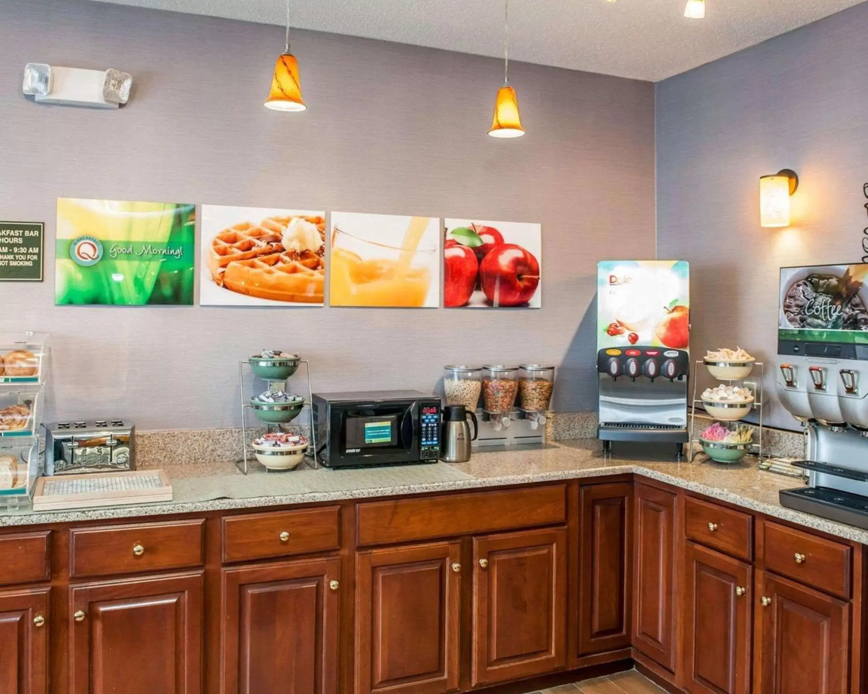 Restaurant/places to eat, Kitchen/Kitchenette in Quality Inn & Suites South Bend Airport