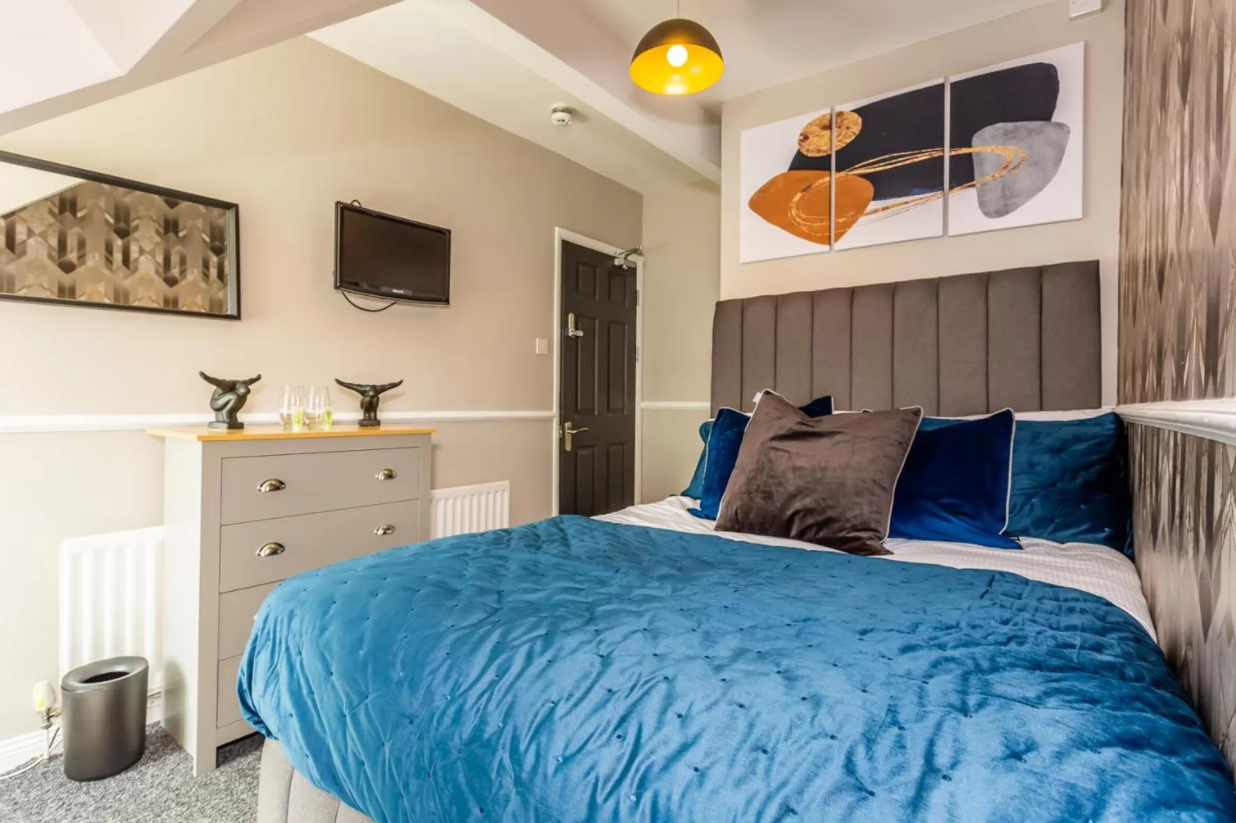 Bedroom, Bed in Comfy-Stays - Lower Ocean Road