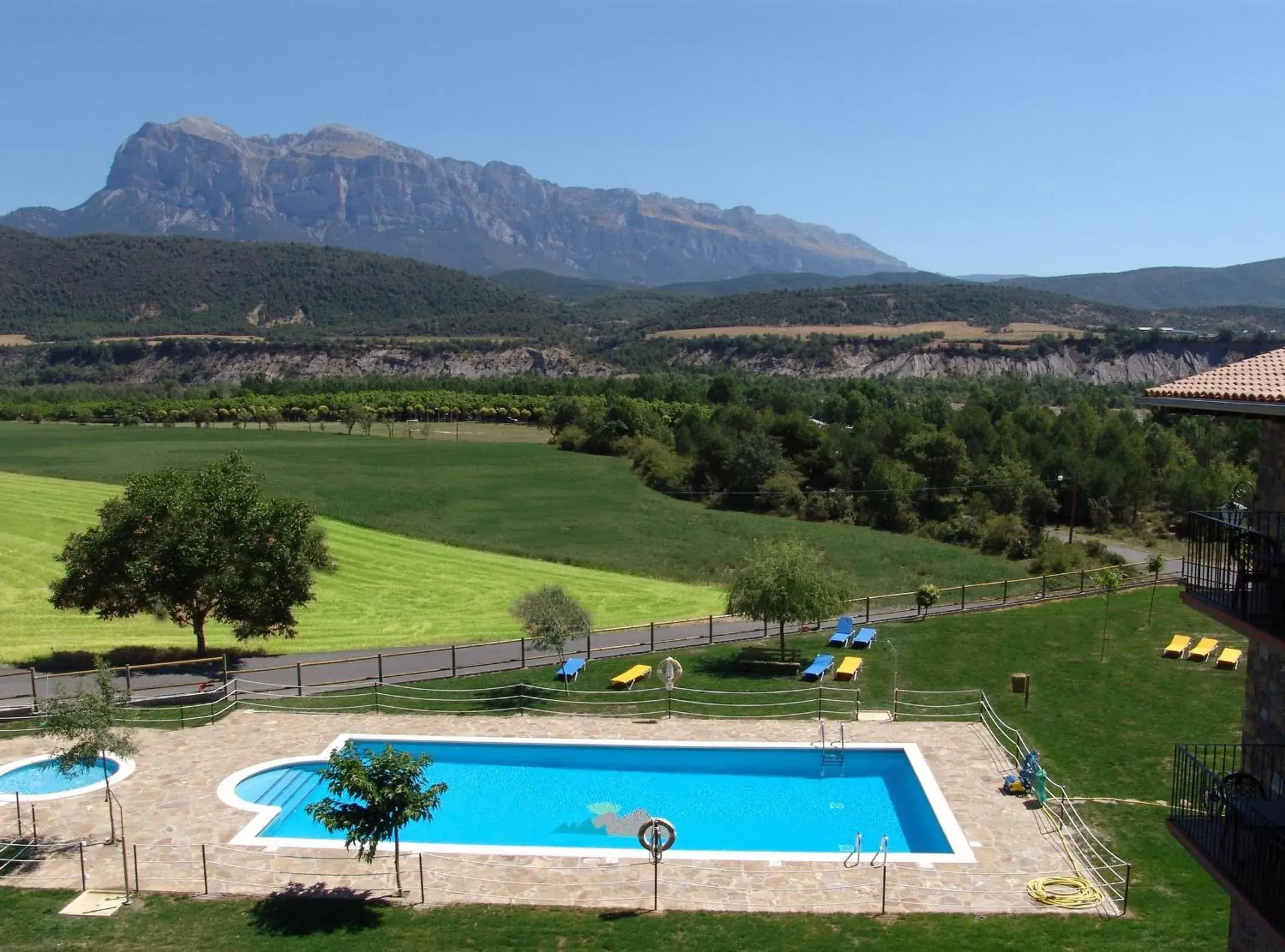 Swimming pool, Pool View in Hotel & SPA Peña Montañesa