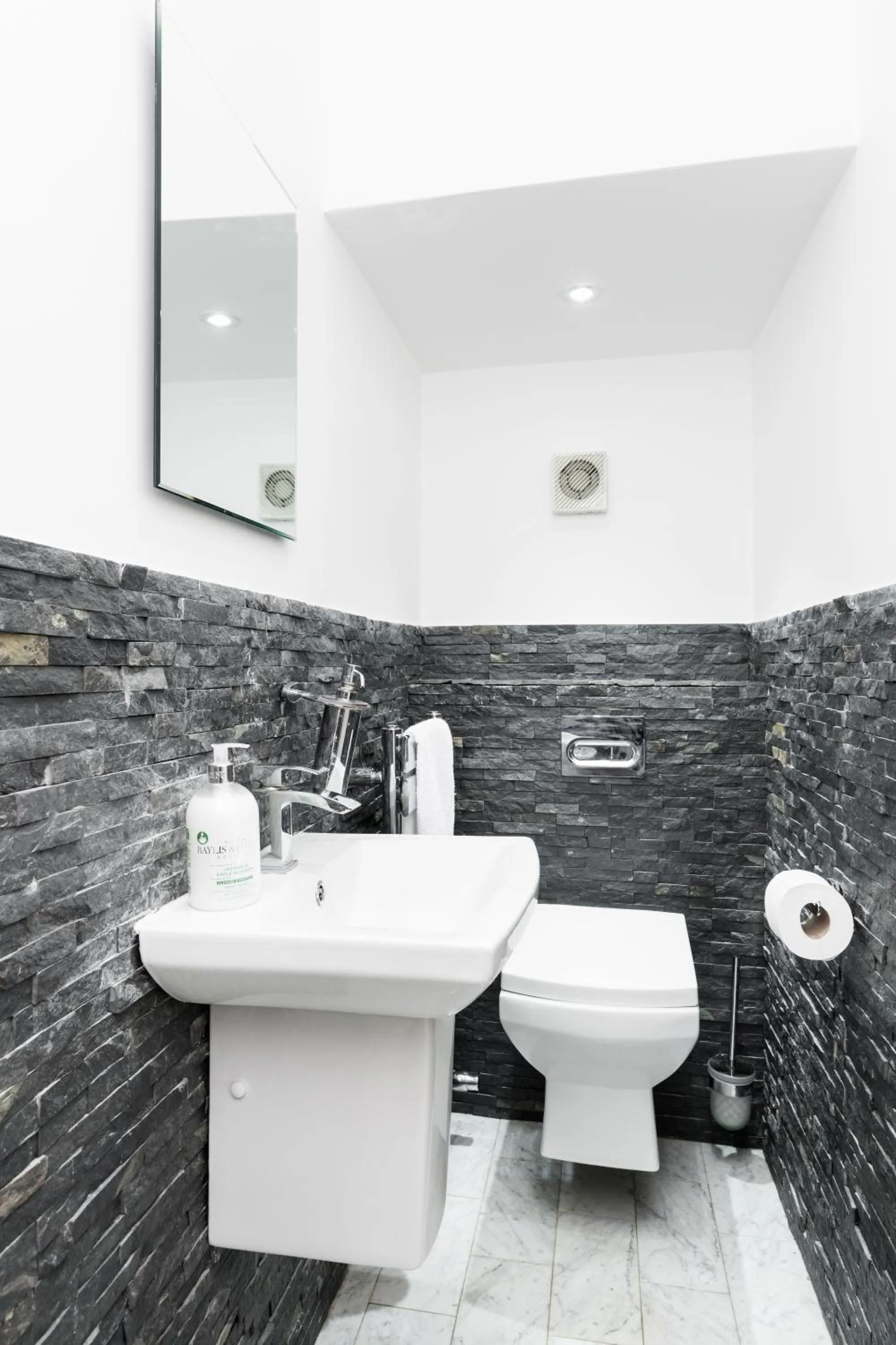 Bathroom in Drayton Manor House FREE parking