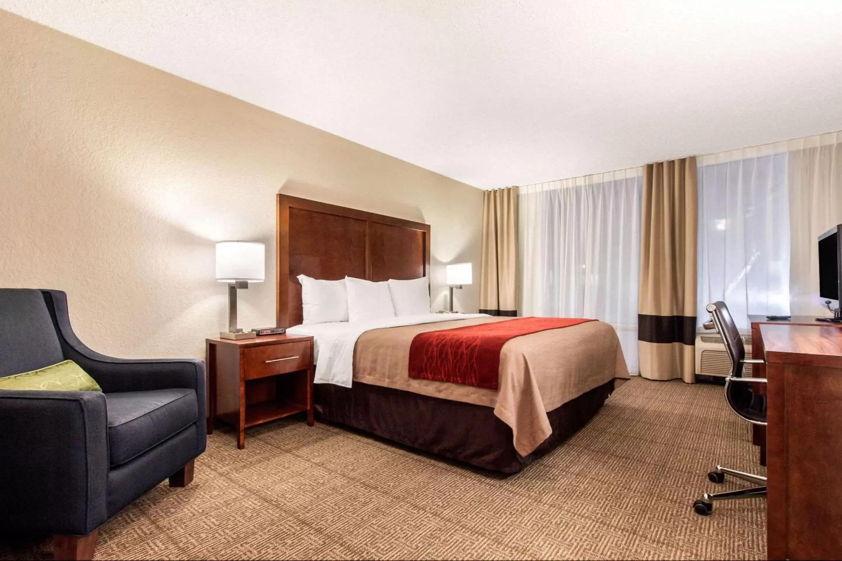 Photo of the whole room, Bed in Comfort Inn & Suites Omaha