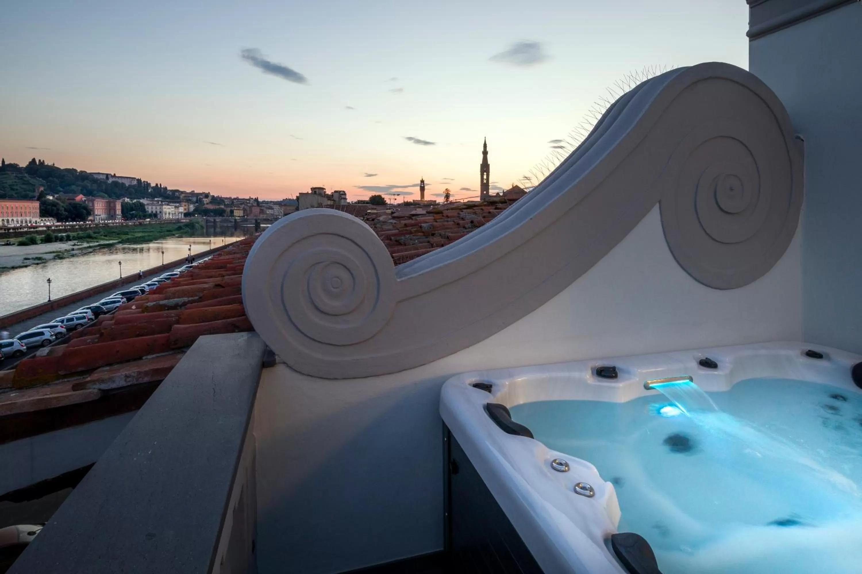 Hot Tub in LHP Hotel River & SPA