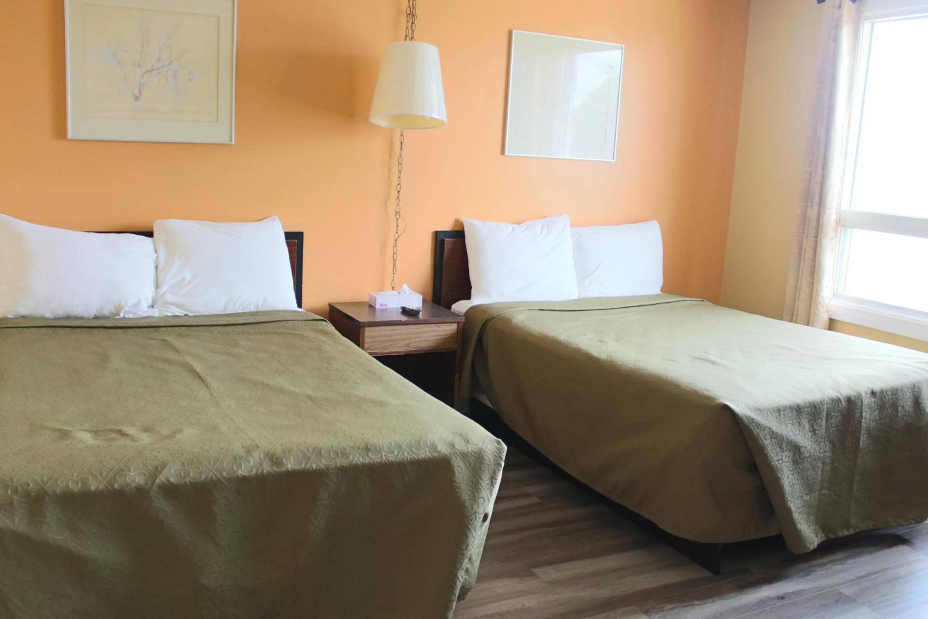 Bed in Travellers Inn