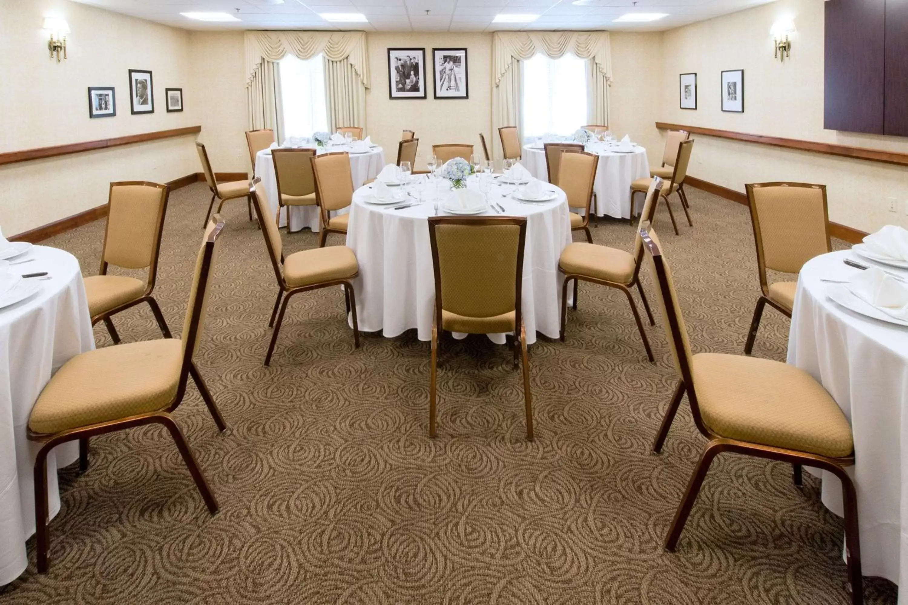 Meeting/conference room, Restaurant/Places to Eat in Hampton Inn Boston-Norwood