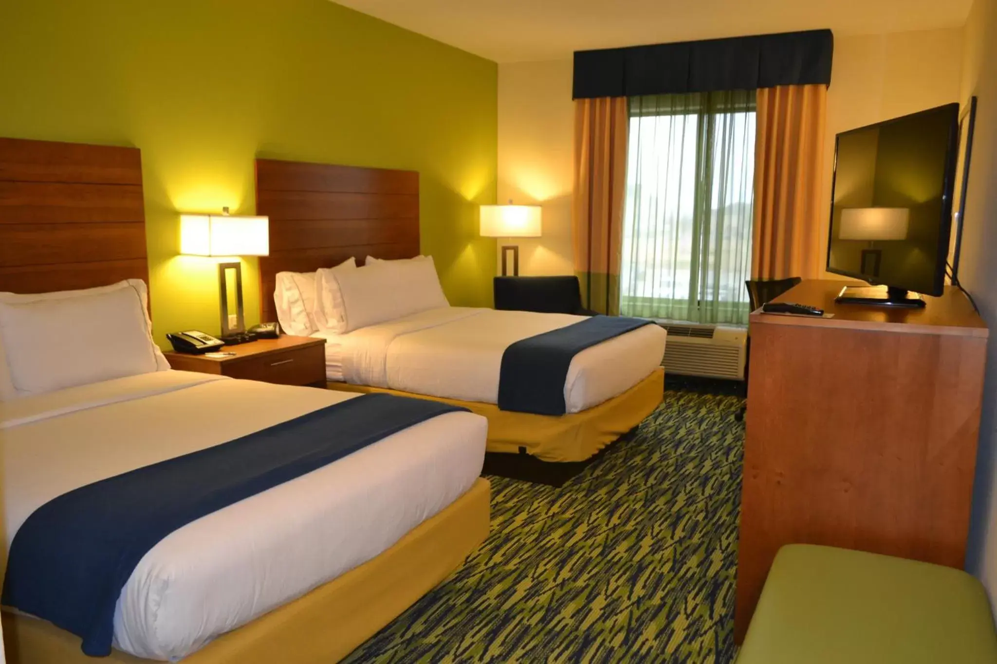 Photo of the whole room, Bed in Holiday Inn Express & Suites Midland South I-20, an IHG Hotel