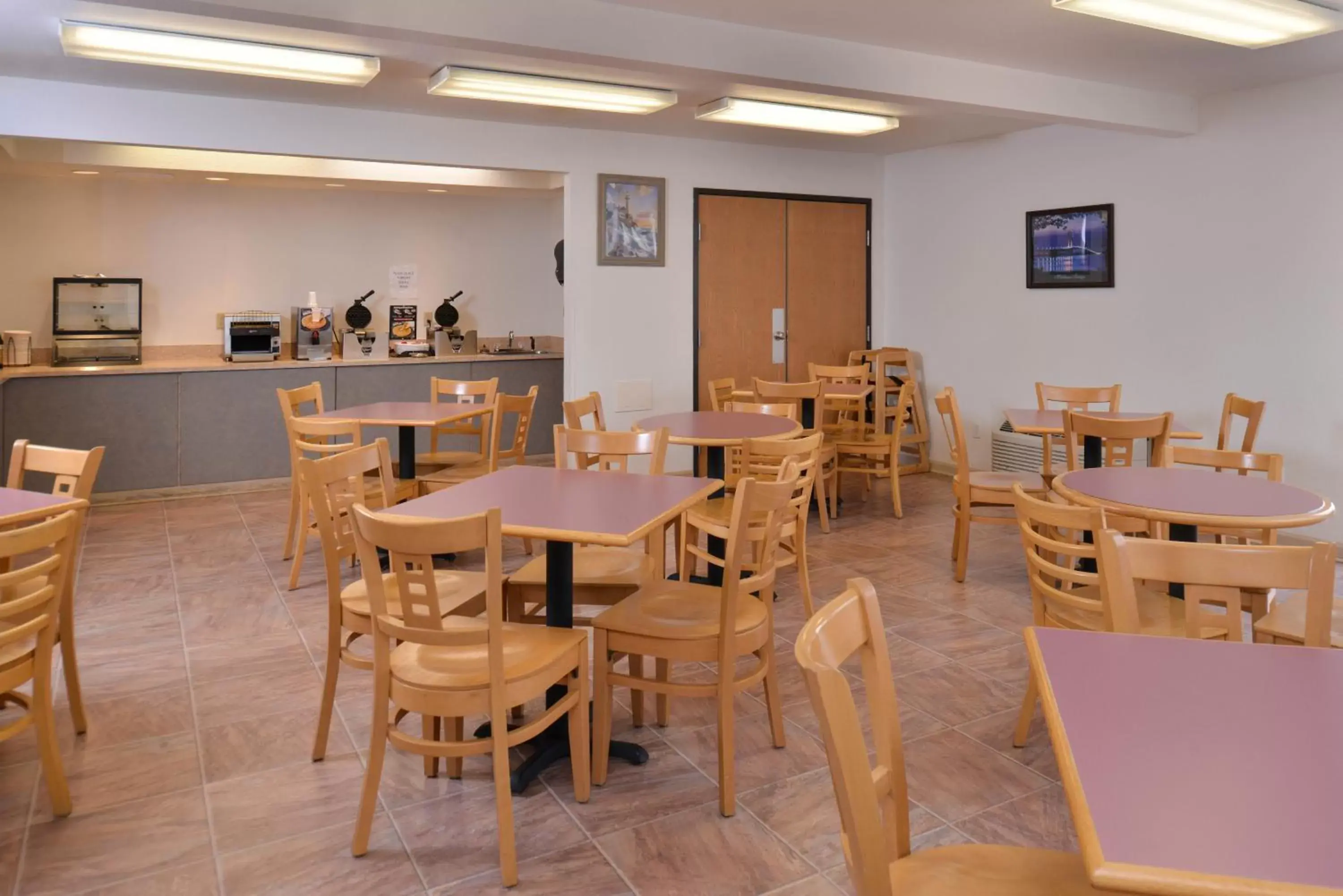 Food and drinks, Restaurant/Places to Eat in Americas Best Value Inn & Suites-Birch Run