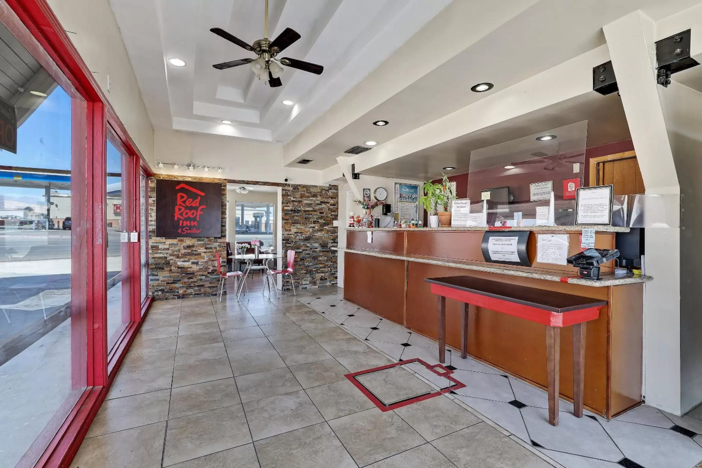 Lobby or reception in Red Roof Inn Needles Lobby or reception in Red Roof Inn Needles