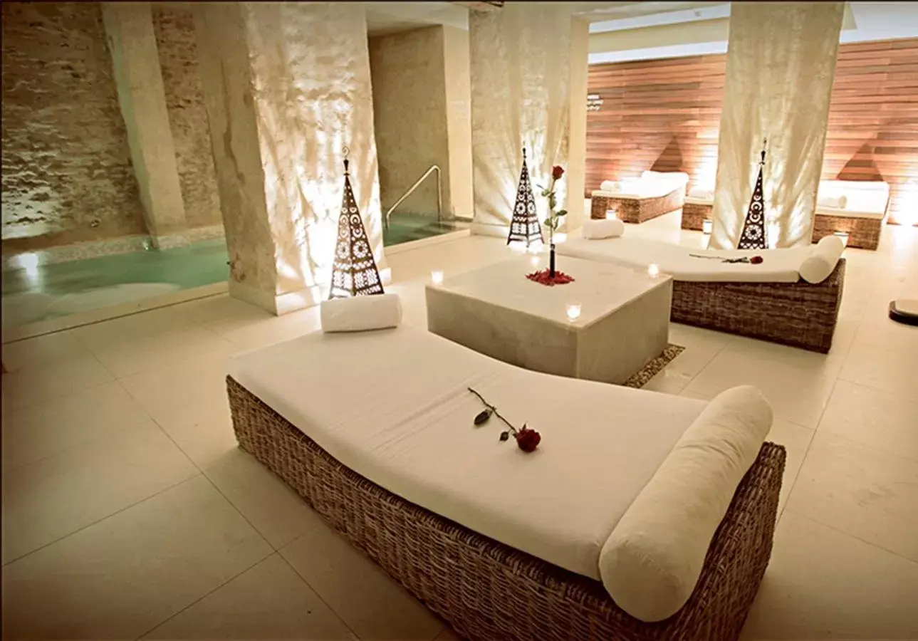 Spa and wellness centre/facilities, Bathroom in EME Catedral Hotel