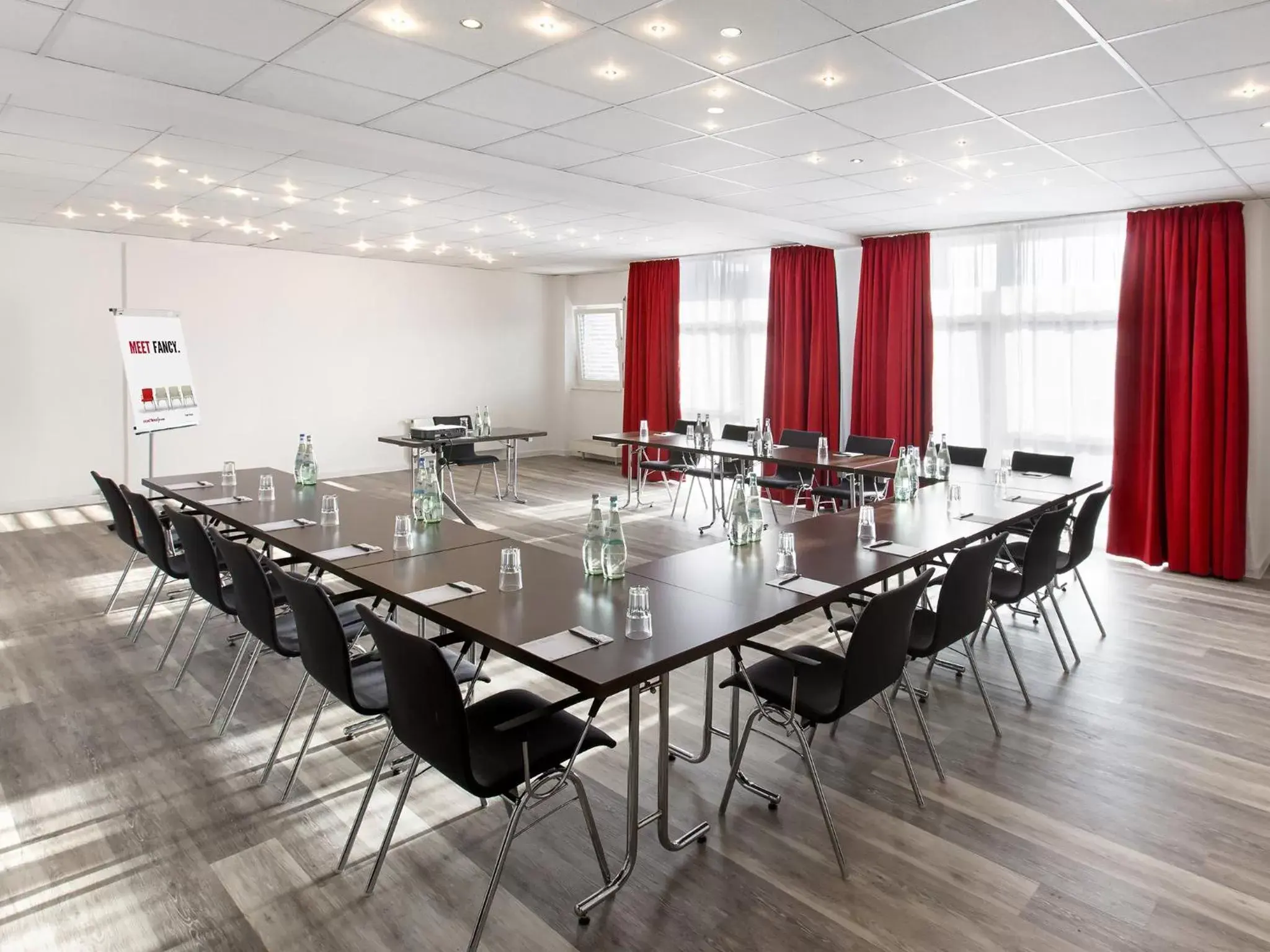 Meeting/conference room in DORMERO Hotel Hannover-Langenhagen Airport