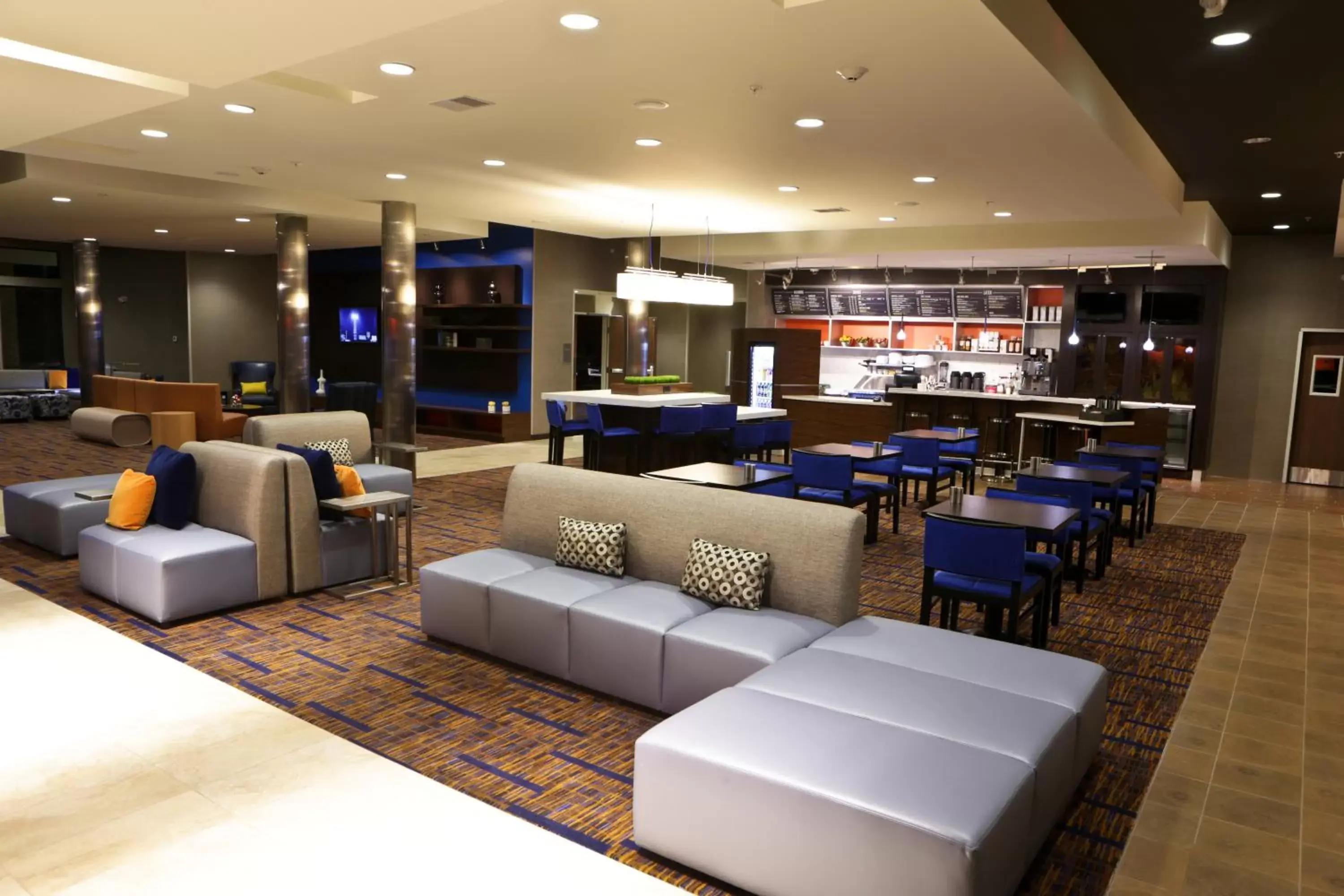 Lobby or reception, Lounge/Bar in Courtyard by Marriott Battle Creek