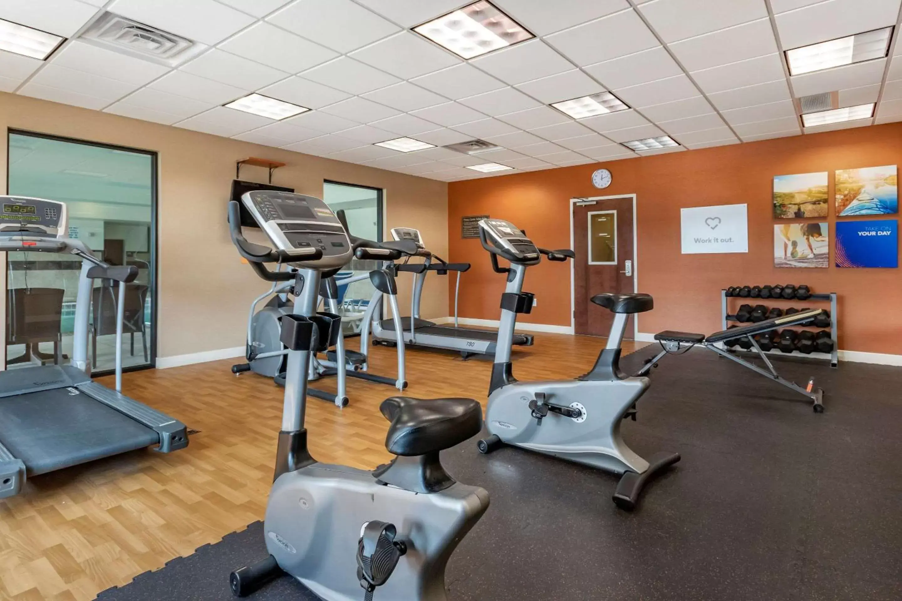 Activities, Fitness Center/Facilities in Comfort Suites Airport-University