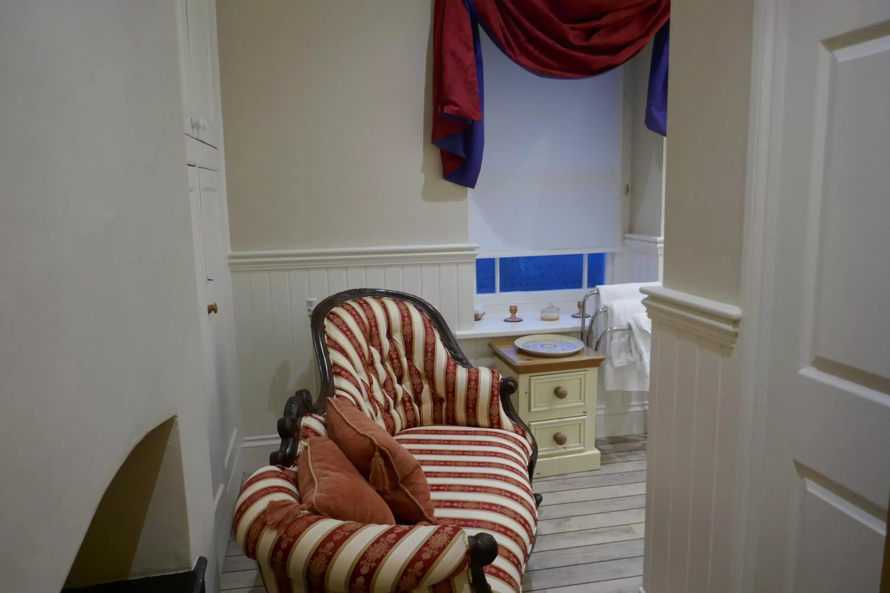 Bathroom, Seating Area in Kerrington House