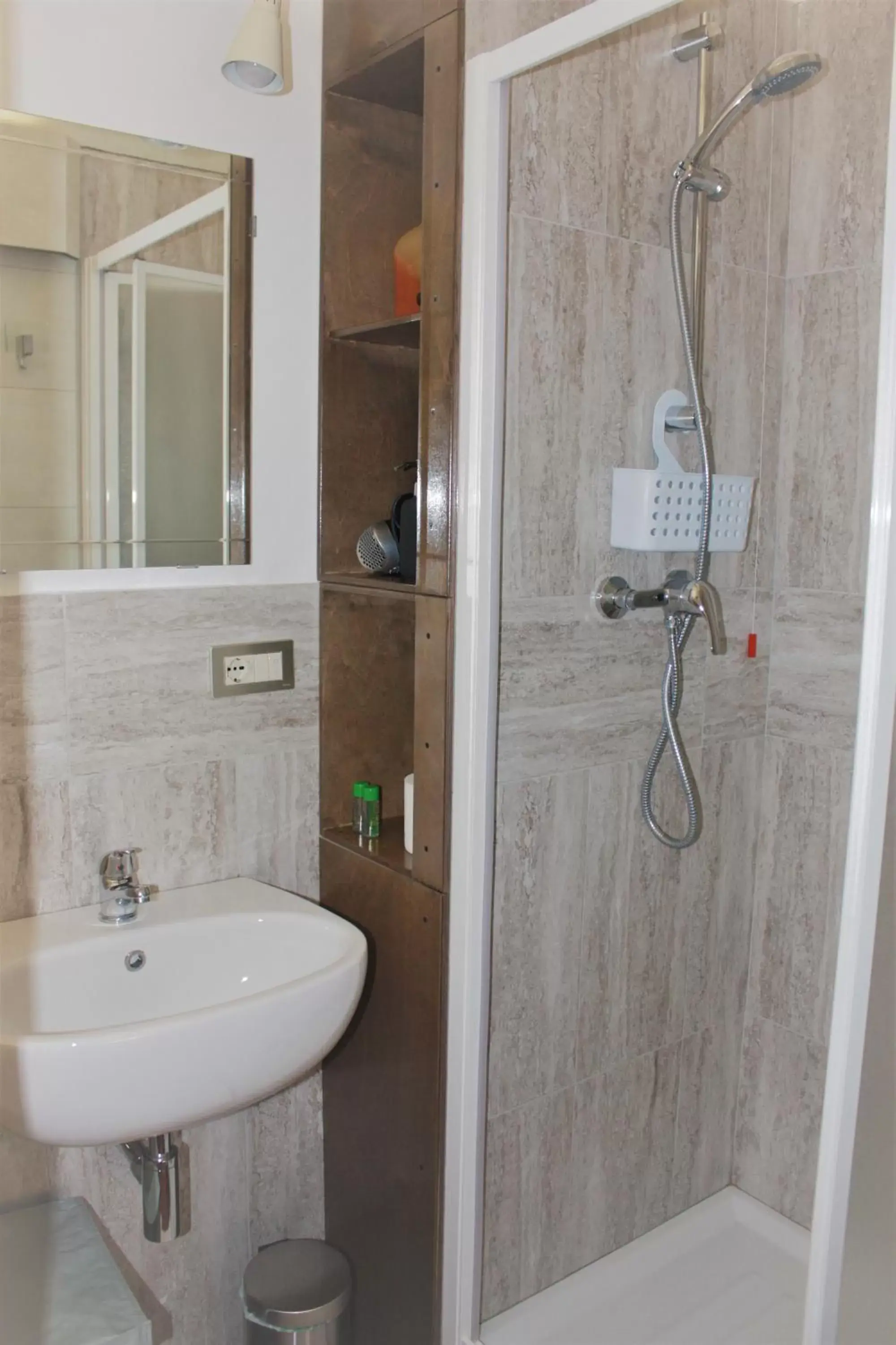 Shower, Bathroom in Maruru B & B dell'Arte