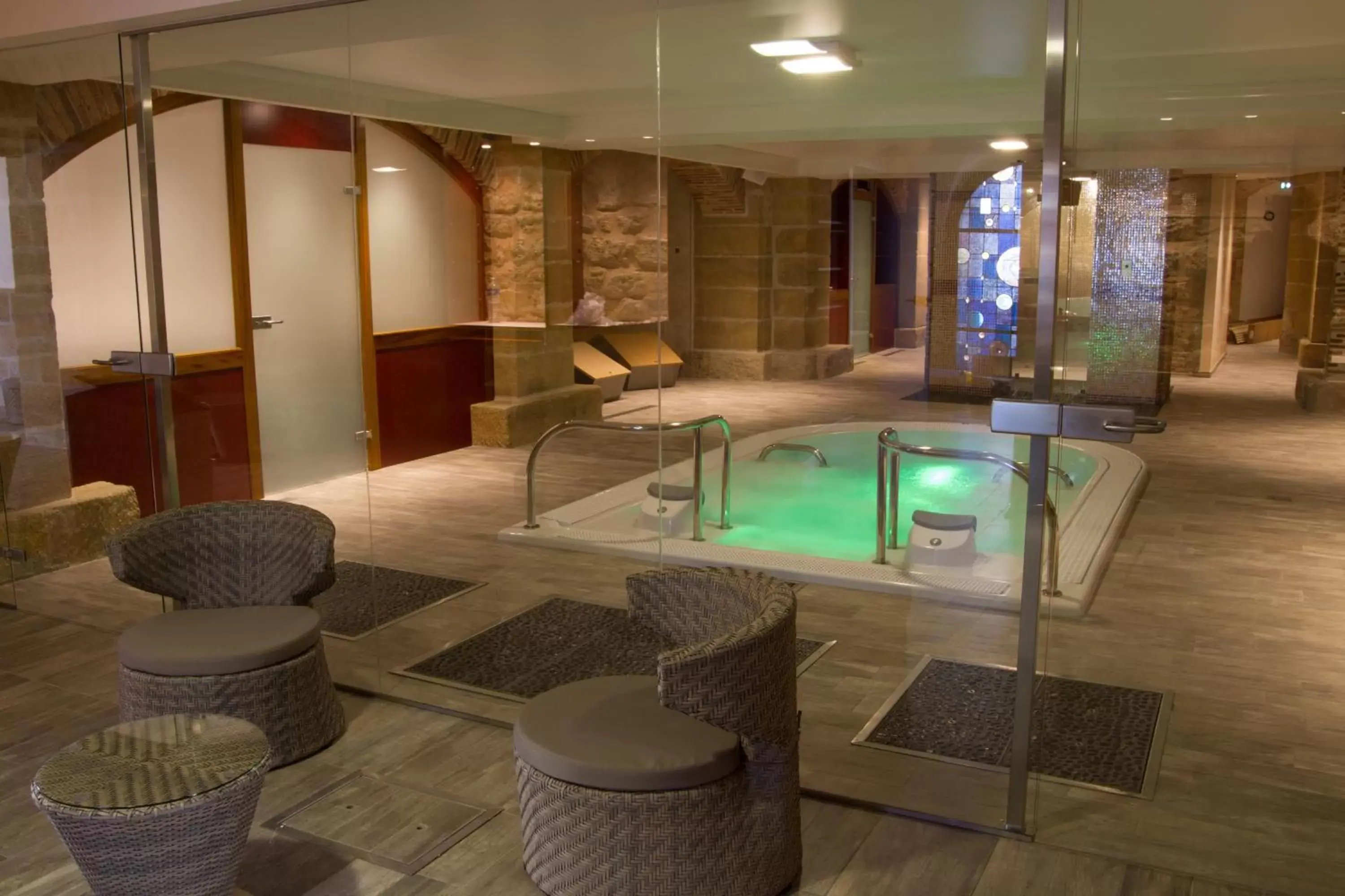 Spa and wellness centre/facilities, Swimming Pool in Mercure Moulins Centre Hôtel de Paris