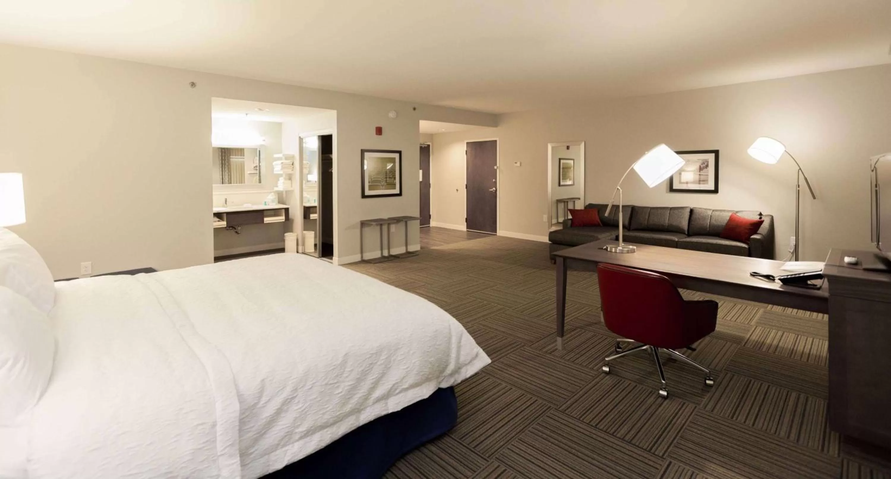 Bed in Hampton Inn Emerson - Lakepoint, Ga