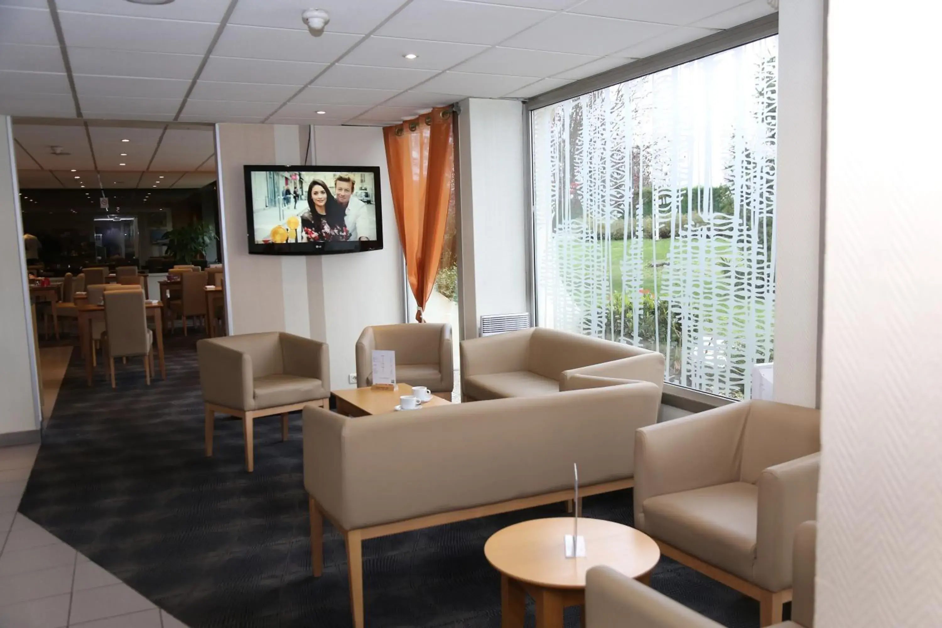 Lounge or bar in ibis Styles Orléans Lounge or bar in ibis Styles Orléans