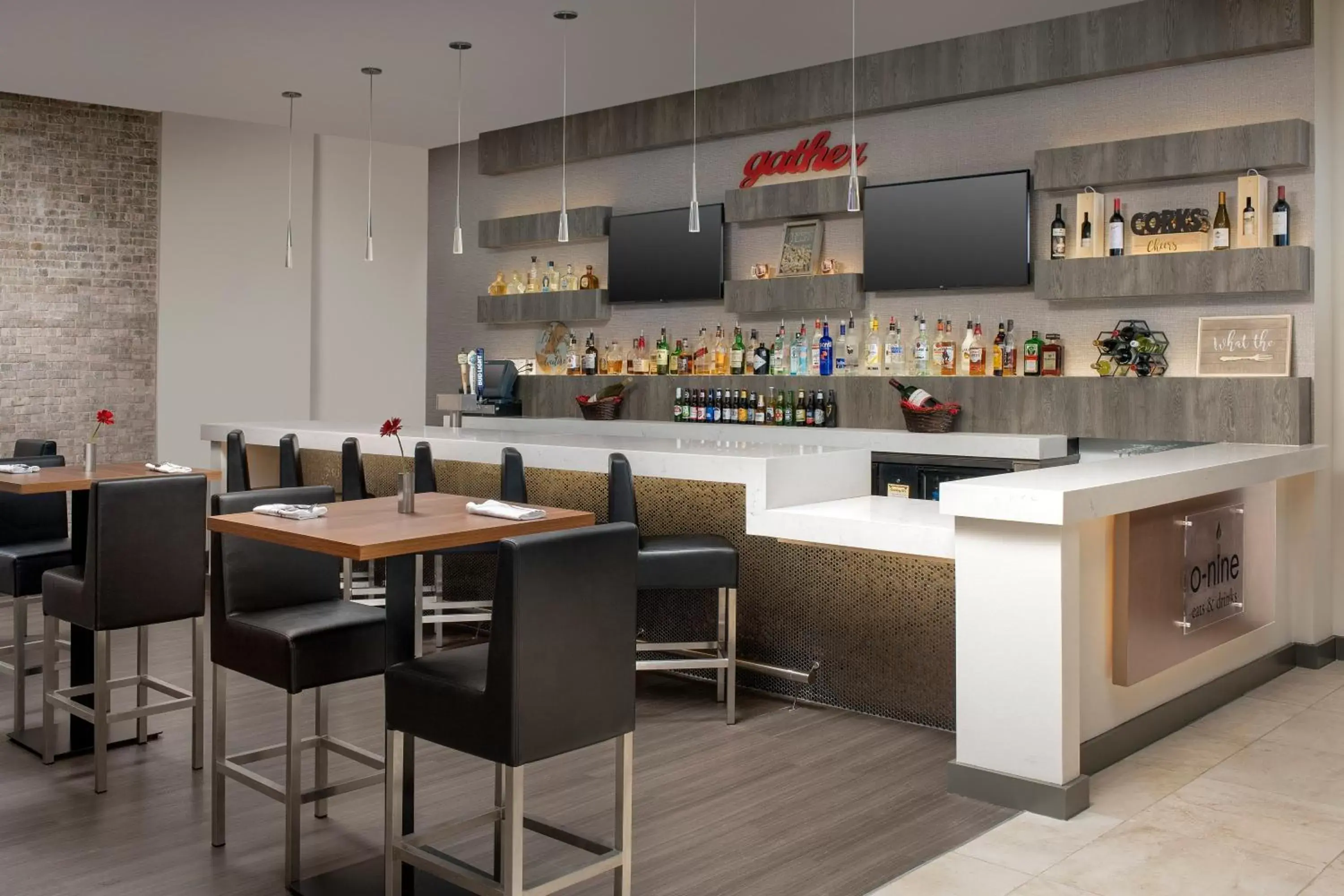 Lounge or bar, Restaurant/Places to Eat in Crowne Plaza San Antonio Airport, an IHG Hotel