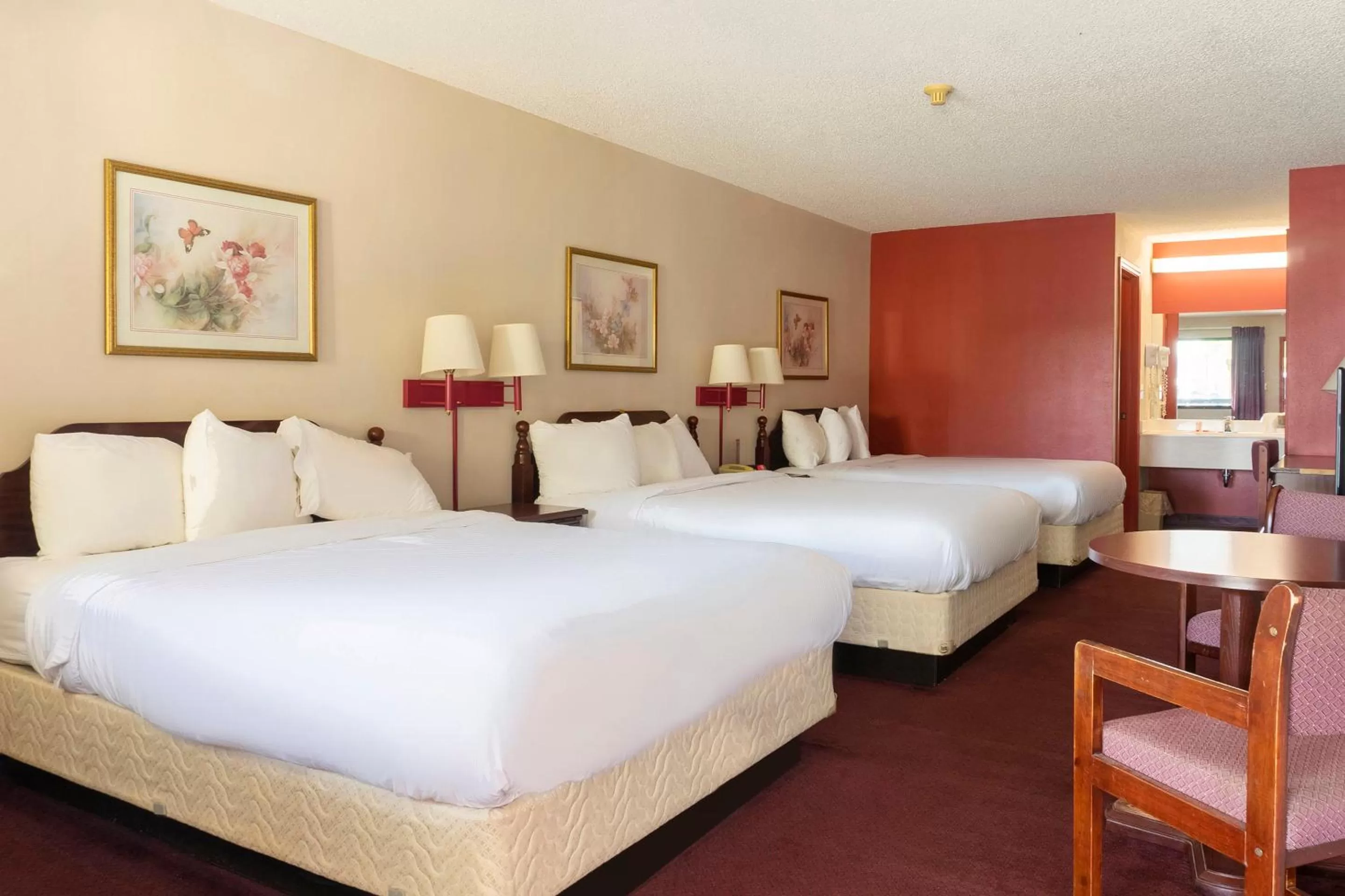 Bedroom, Bed in Days Inn by Wyndham Adairsville