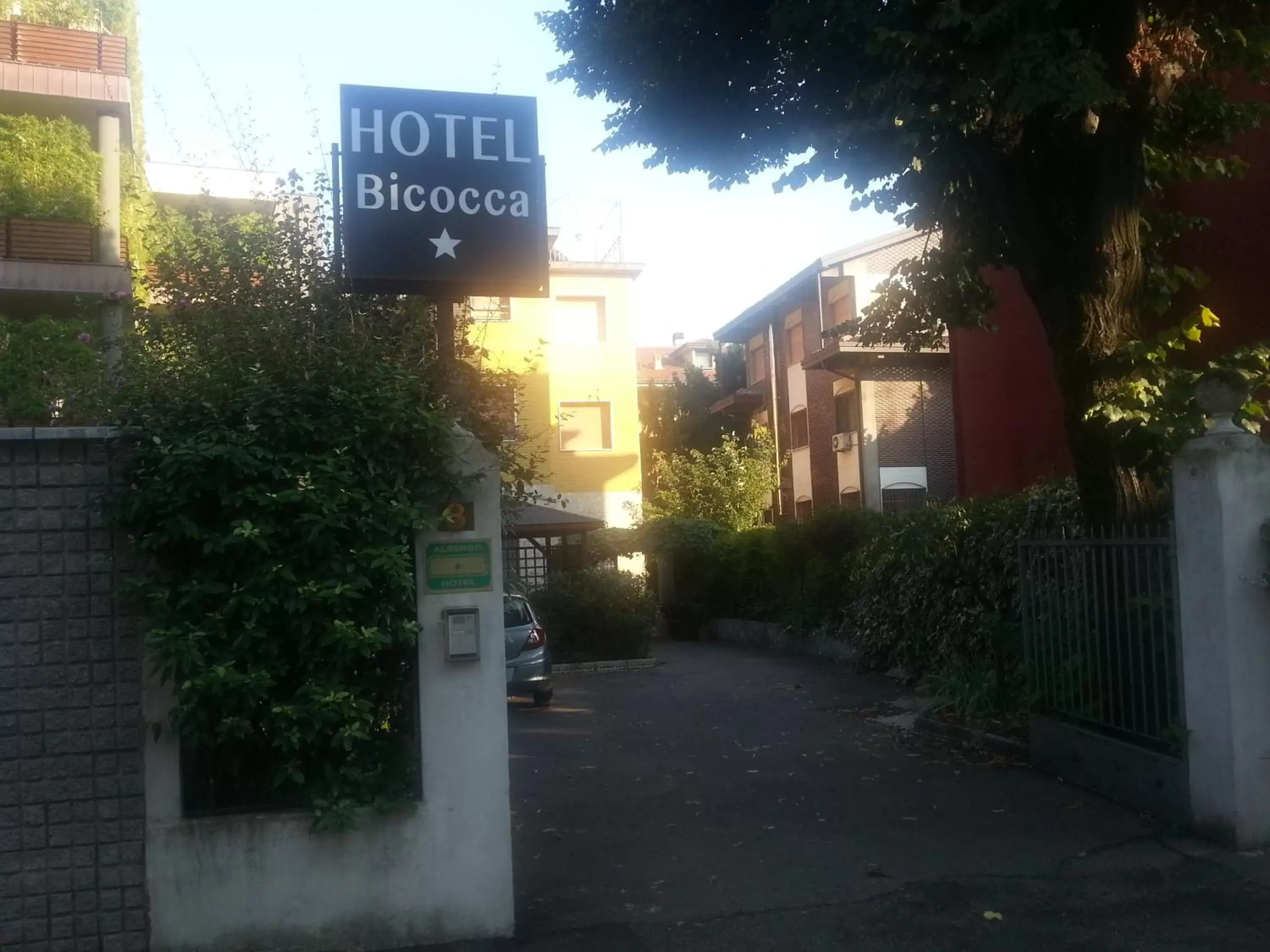 Facade/entrance, Property Building in Hotel Bicocca