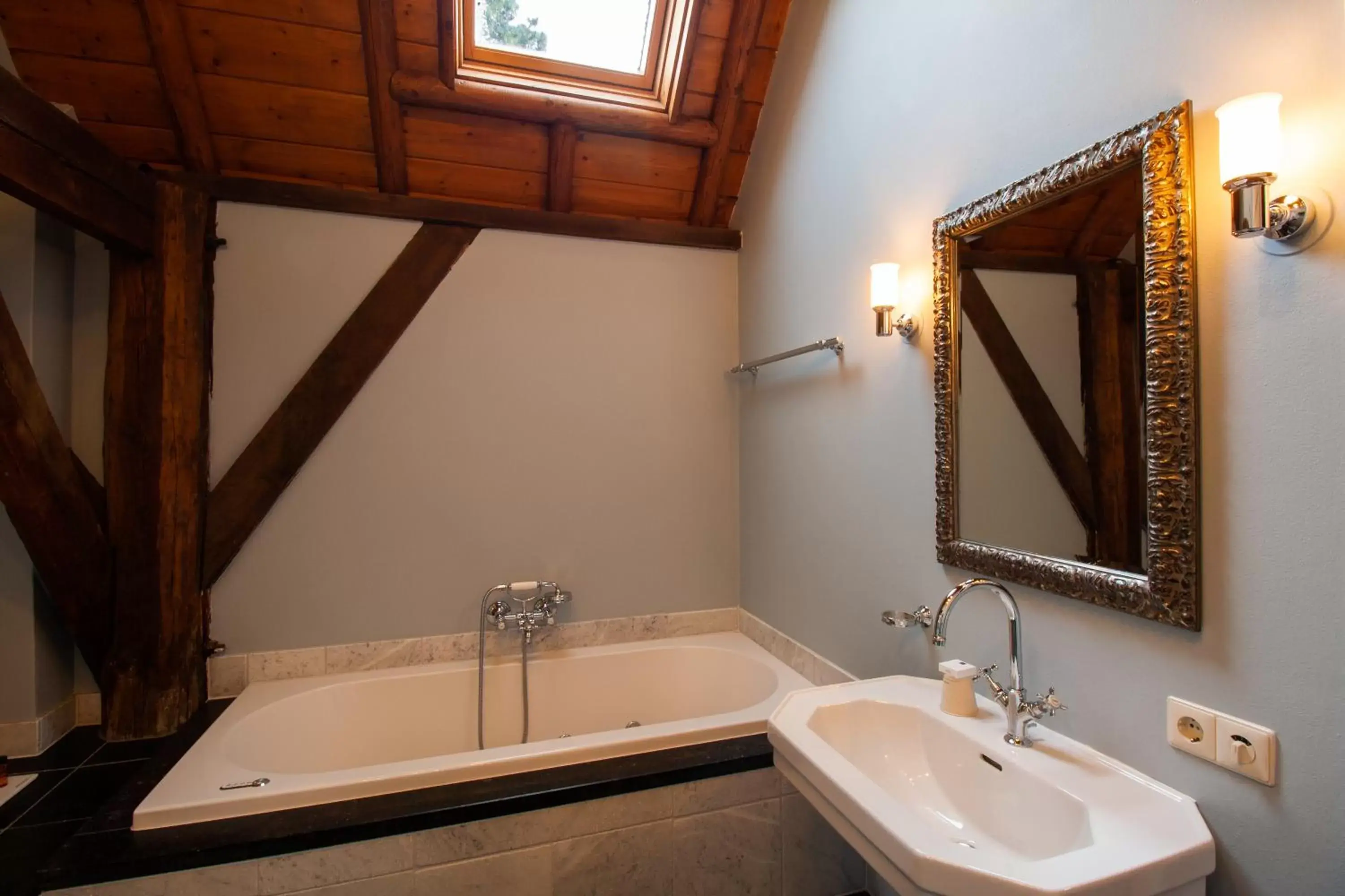 Bathroom in Villa Veertien