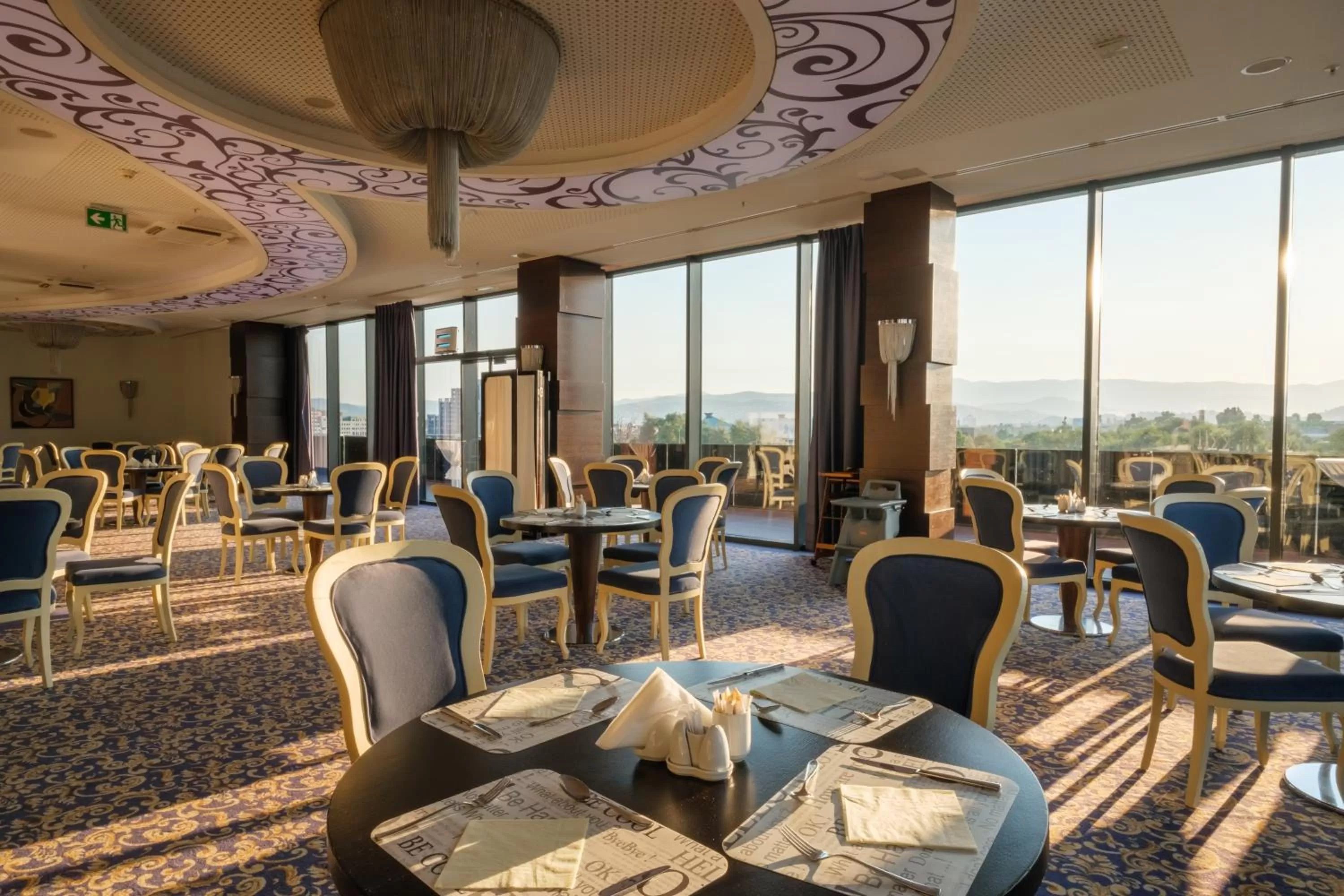 Restaurant/places to eat in Malak Regency Hotel