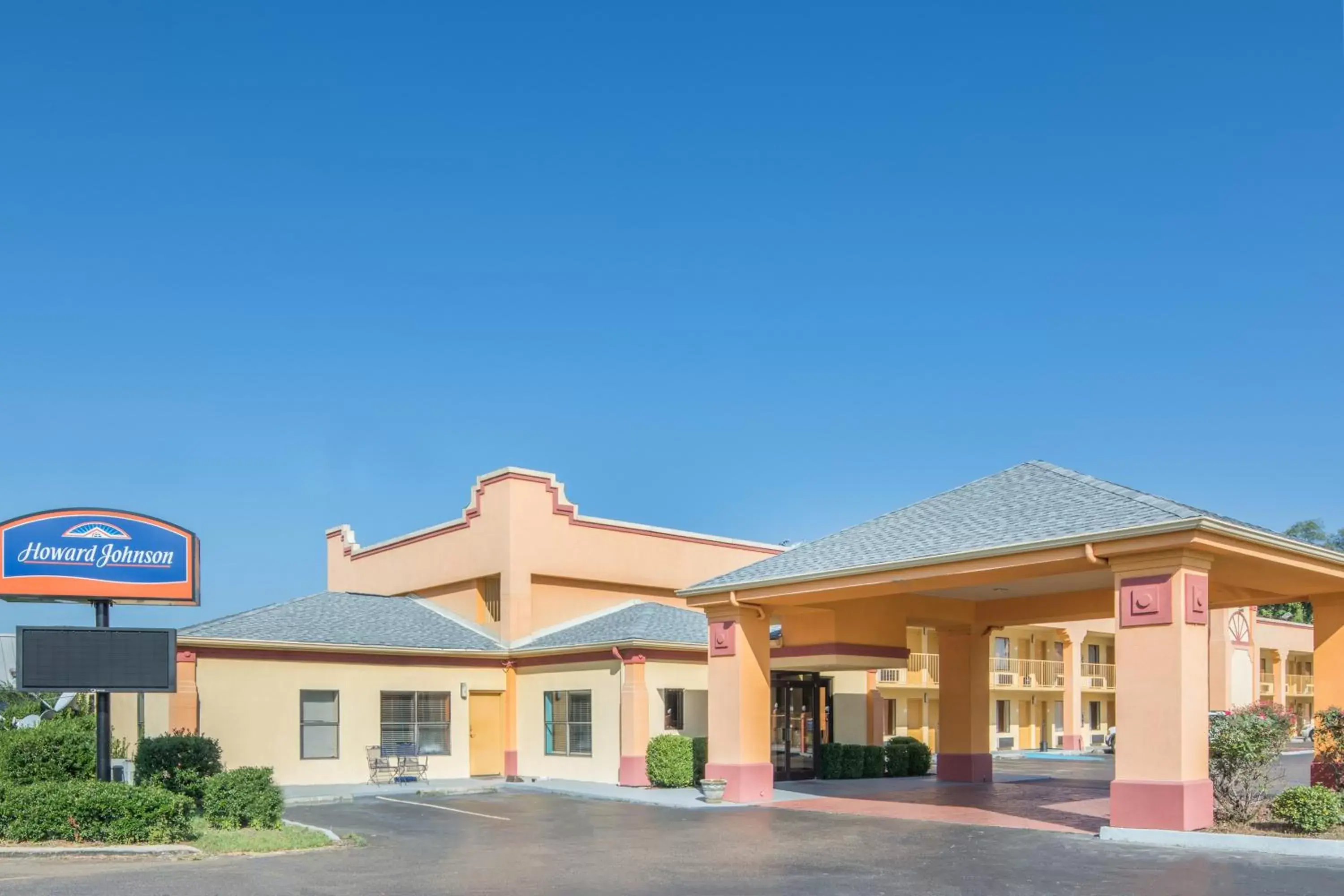 Facade/entrance in Howard Johnson by Wyndham Vicksburg Facade/entrance in Howard Johnson by Wyndham Vicksburg