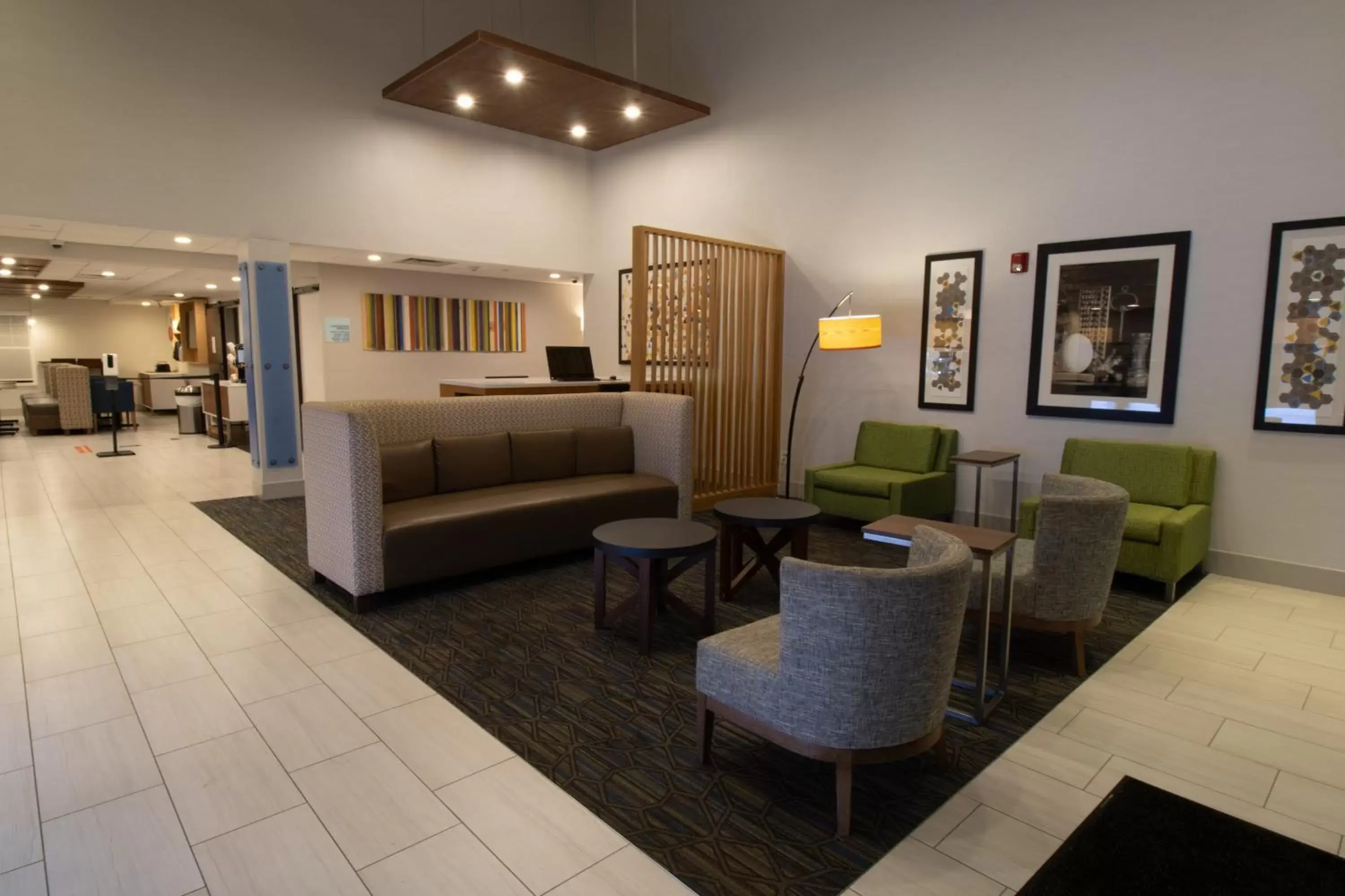 Property building, Seating Area in Holiday Inn Express & Suites Manassas, an IHG Hotel