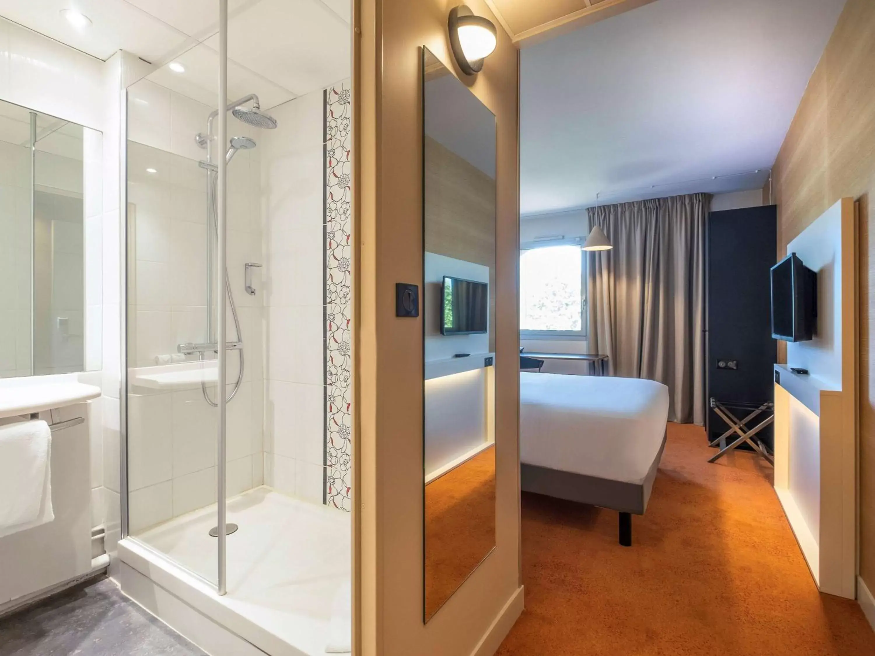 Photo of the whole room, Bathroom in Mercure Rouen Centre Champ de Mars