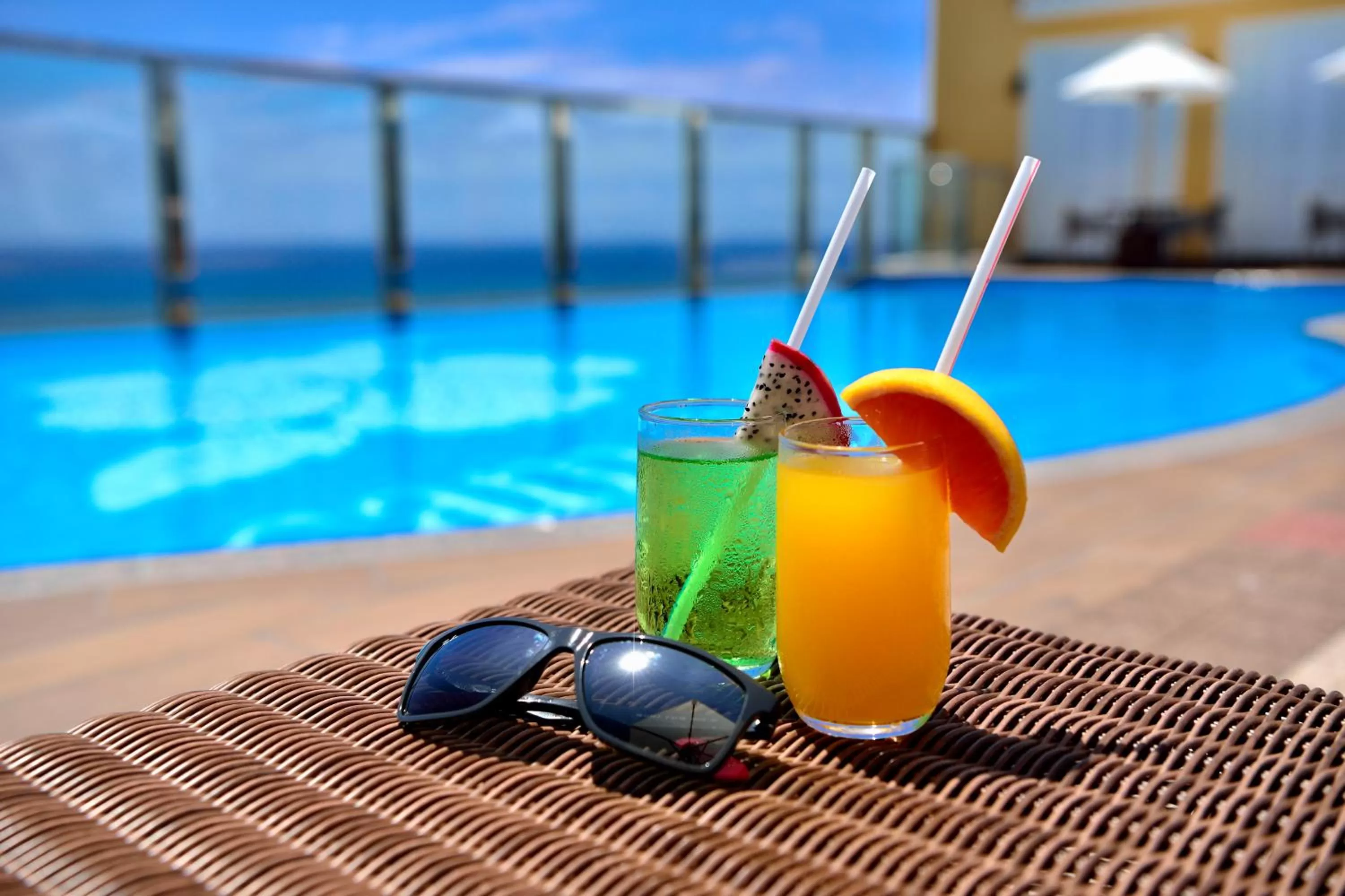 Food and drinks in Vessel Hotel Campana Okinawa