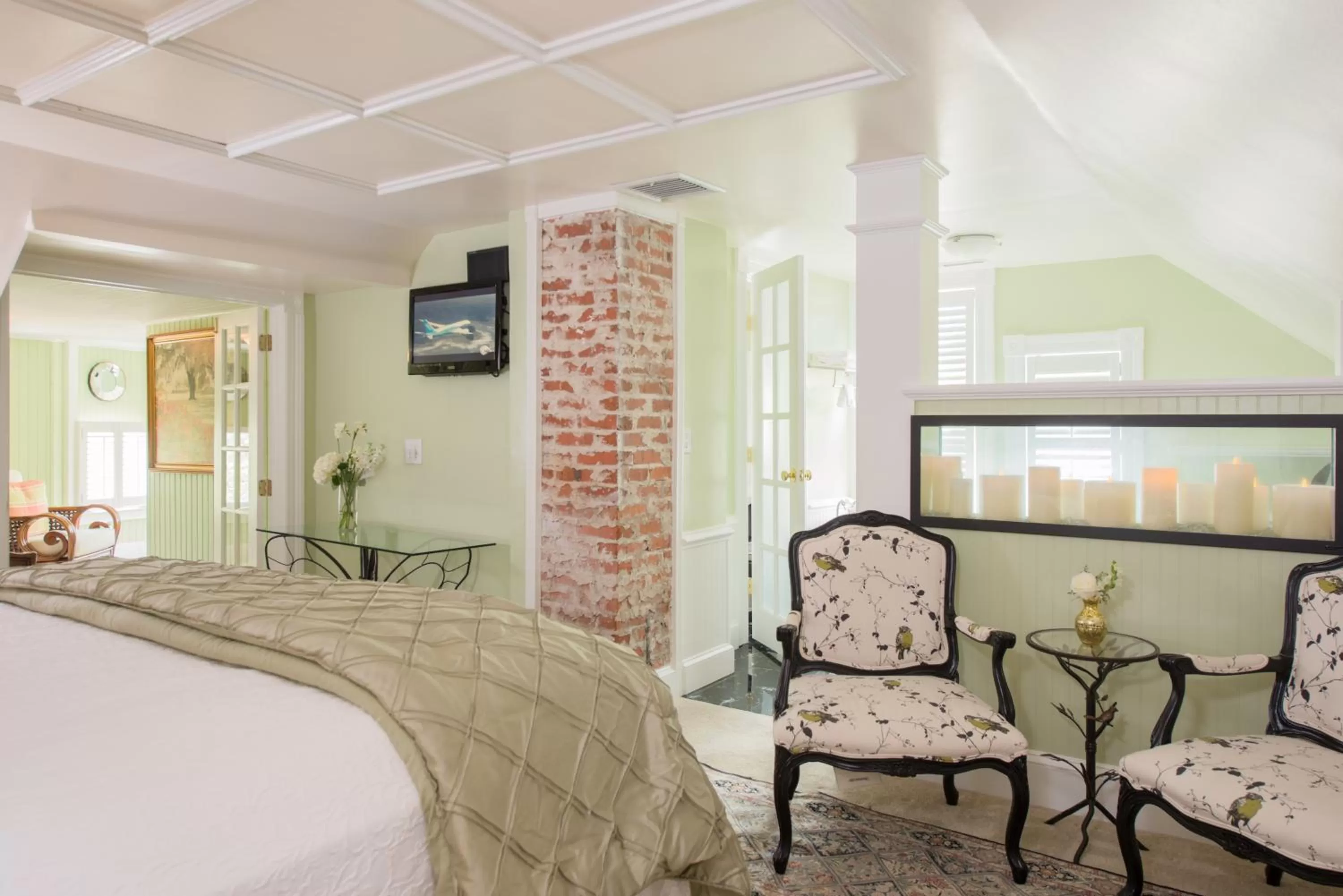 Seating Area in White Doe Inn Bed & Breakfast