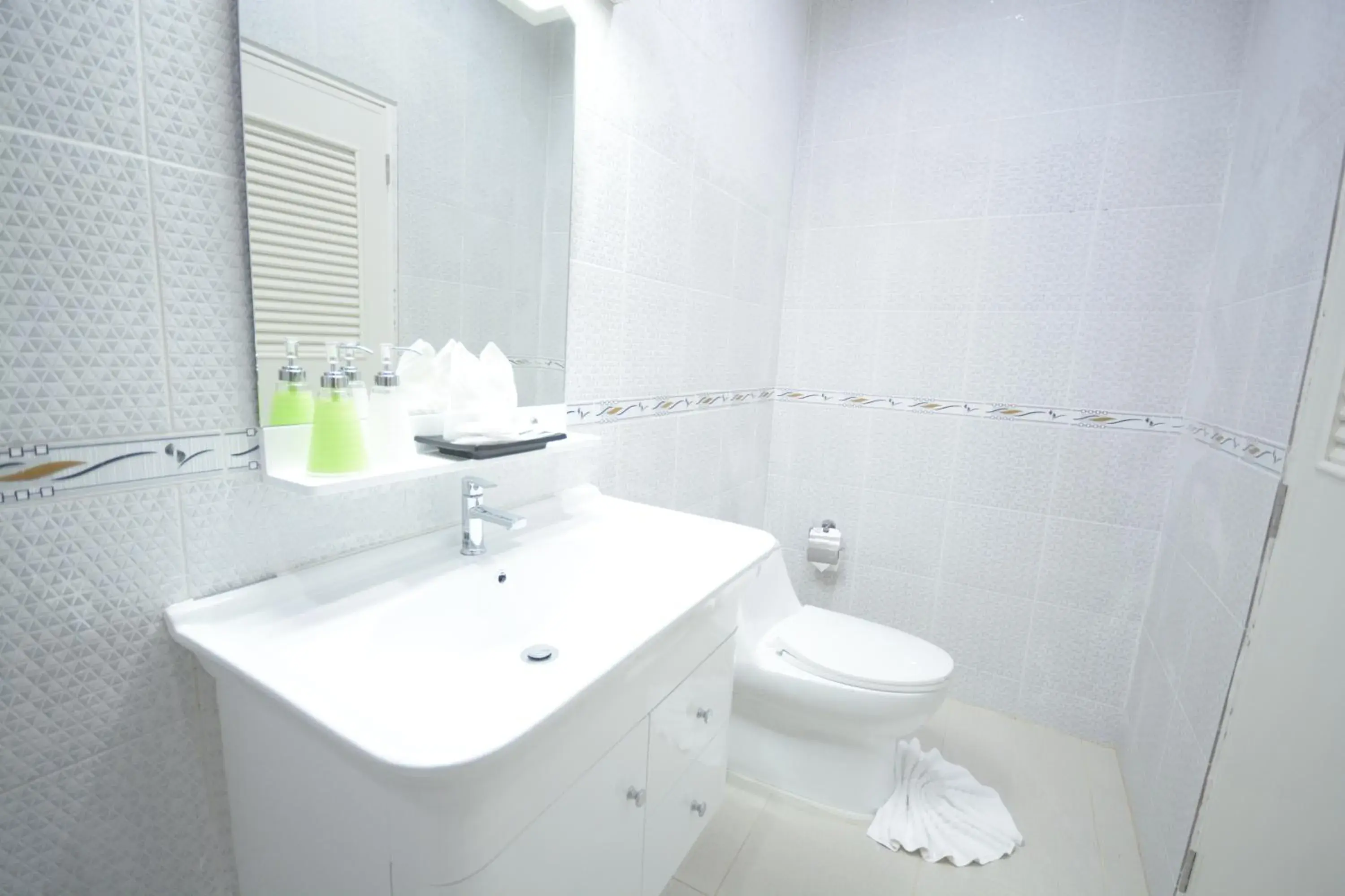 Bathroom in iRest Ao Nang Sea Front (SHA Plus)