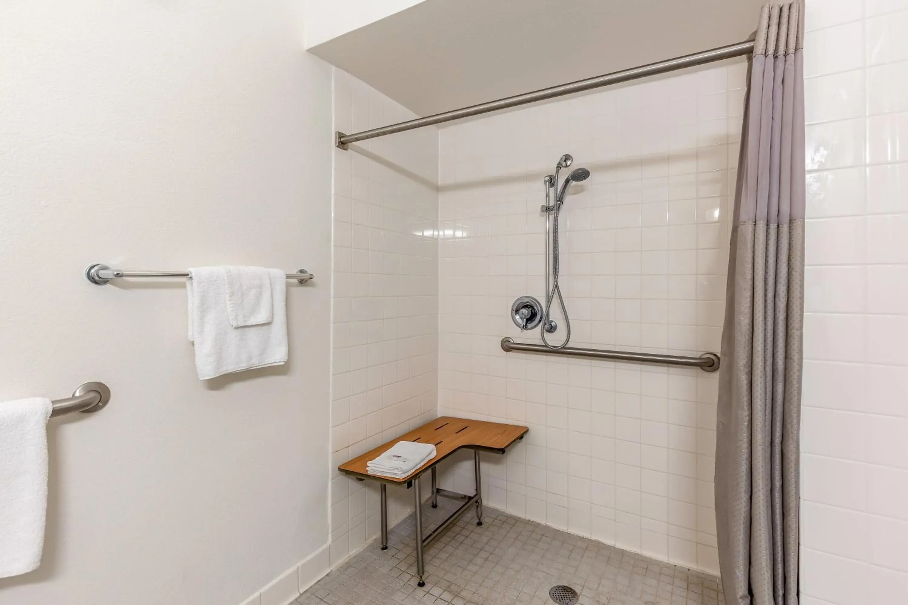 Bathroom in Motel 6-Caseyville, IL - Caseyville Il