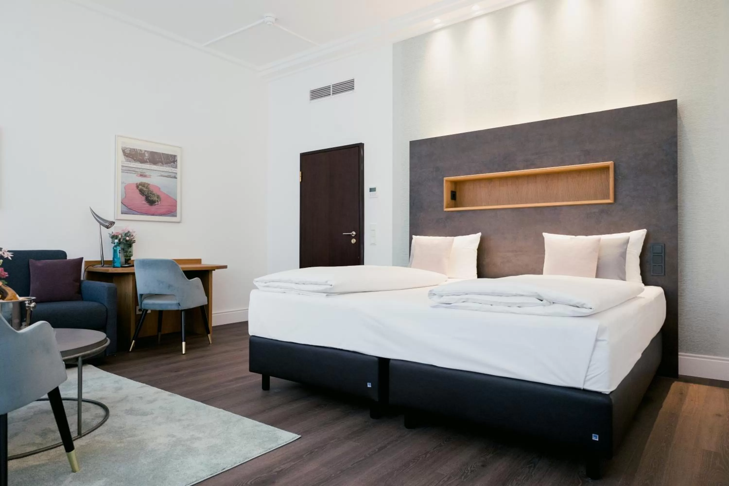 Photo of the whole room, Bed in DOM Hotel LIMBURG