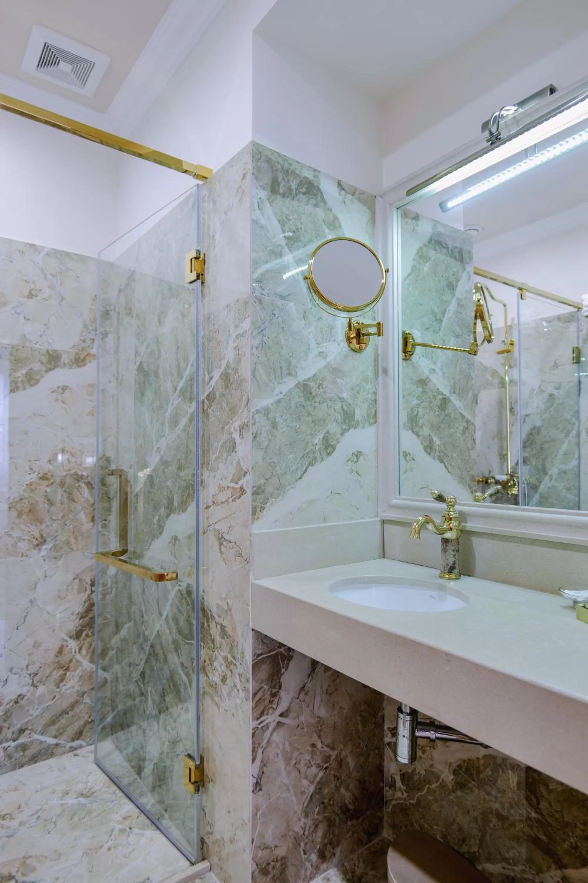 Bathroom in Hotel Boka