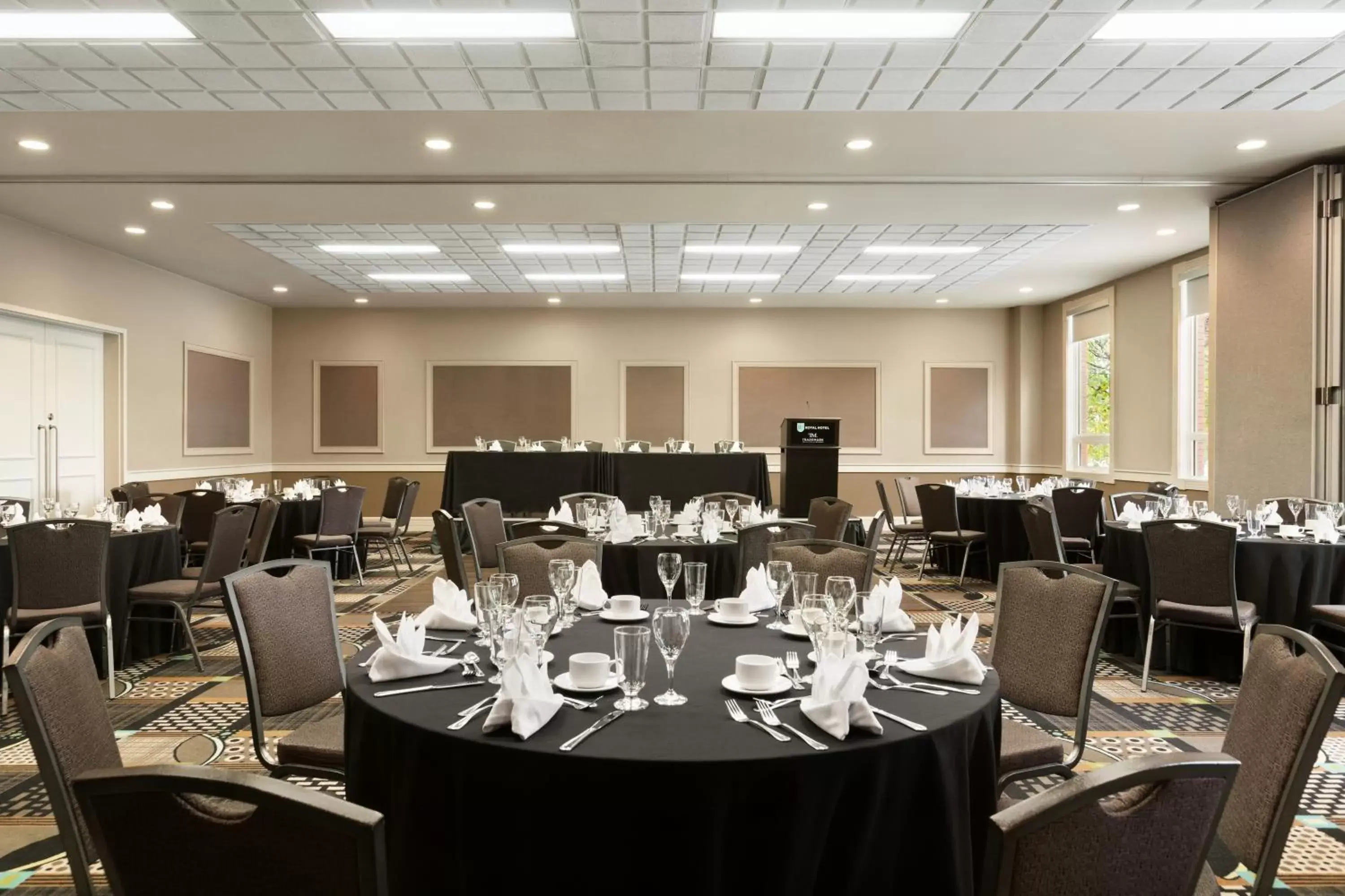 Banquet/Function facilities, Restaurant/Places to Eat in Royal Hotel Calgary, Trademark Collection by Wyndham