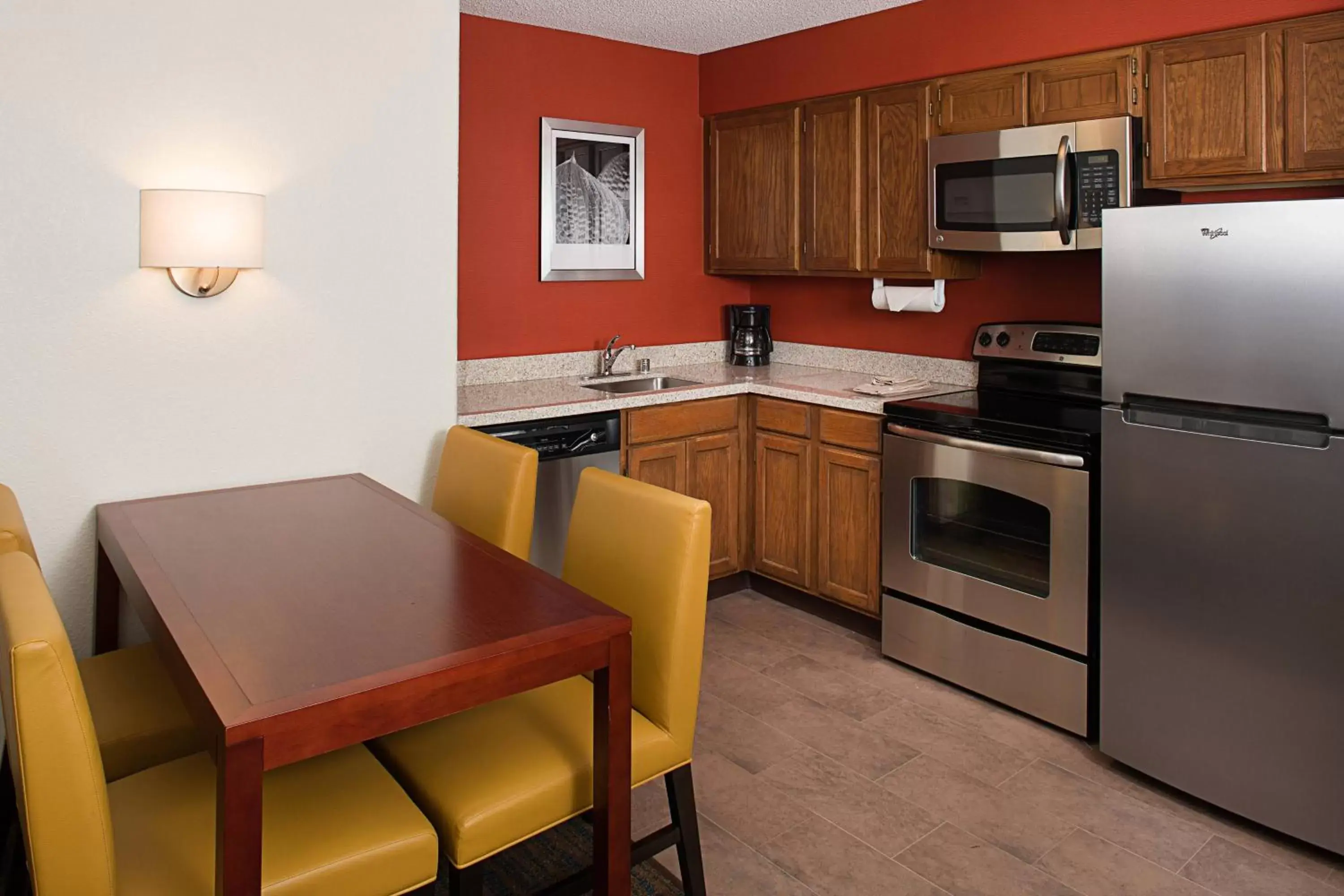 Bedroom, Kitchen/Kitchenette in Residence Inn San Jose South