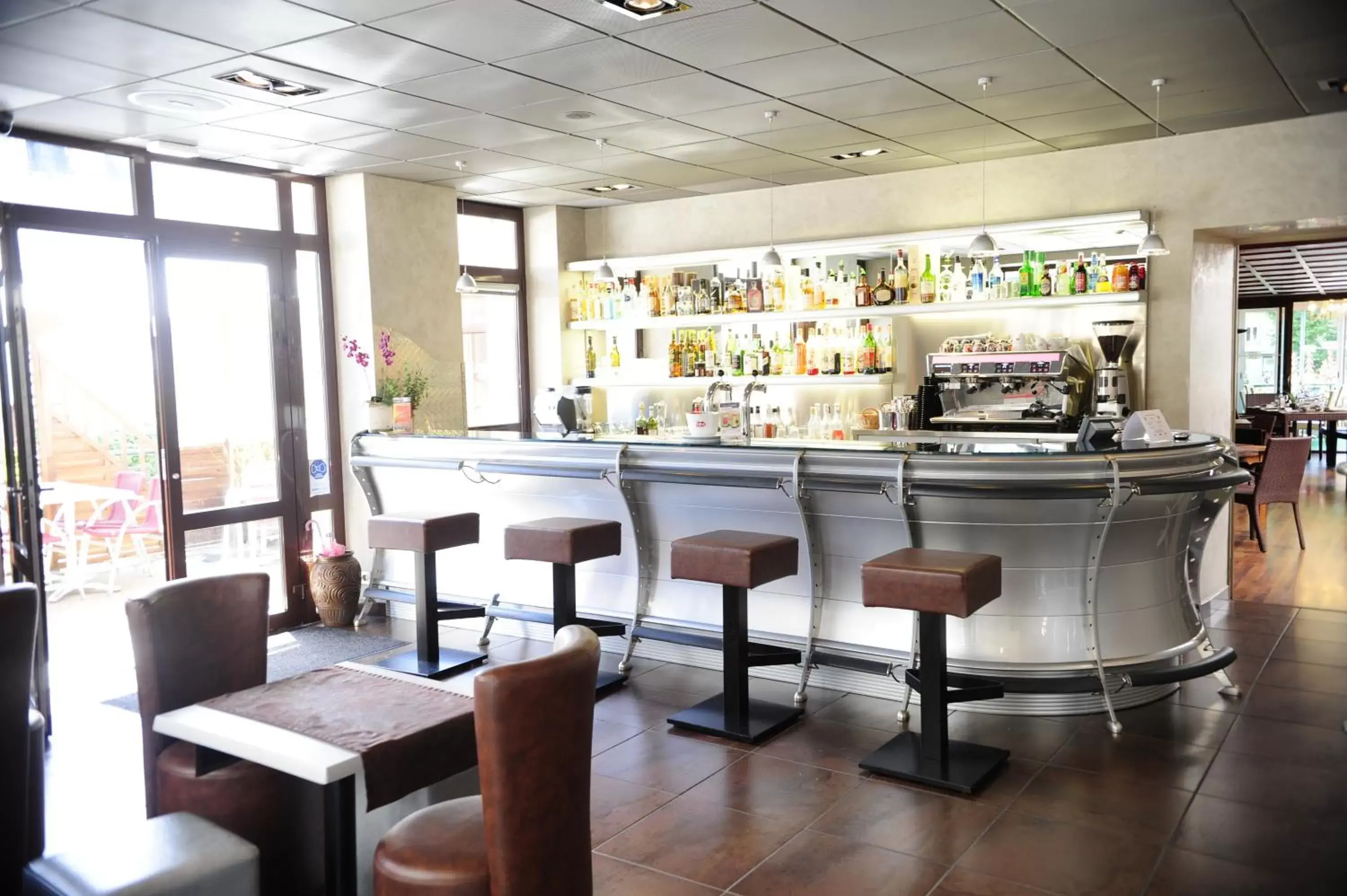 Lounge or bar in Logis Central Hôtel - Restaurant & Spa Lounge or bar in Logis Central Hôtel - Restaurant & Spa