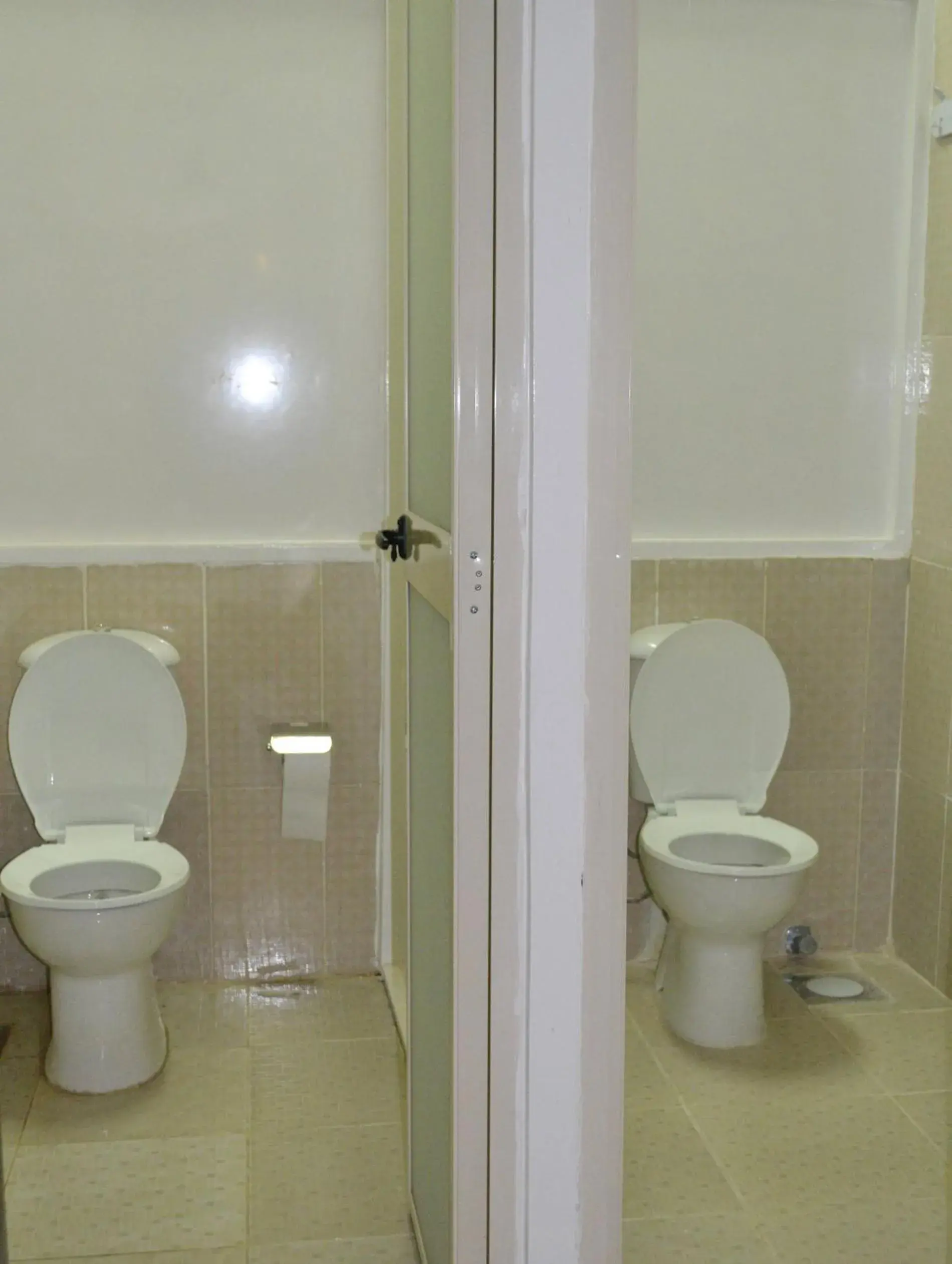 Area and facilities, Bathroom in Cecilia Hotel