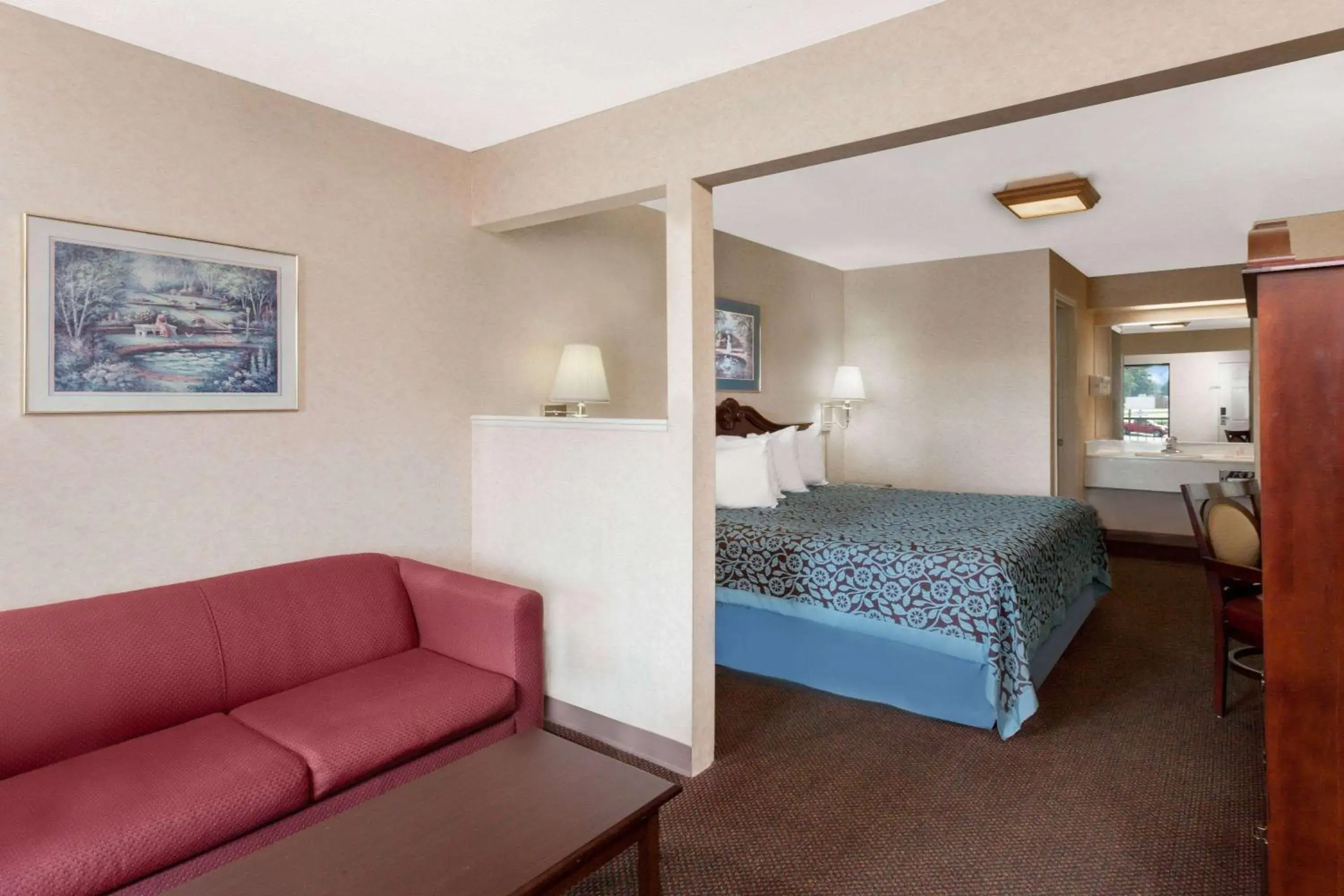 Photo of the whole room, Bed in Days Inn by Wyndham Morristown