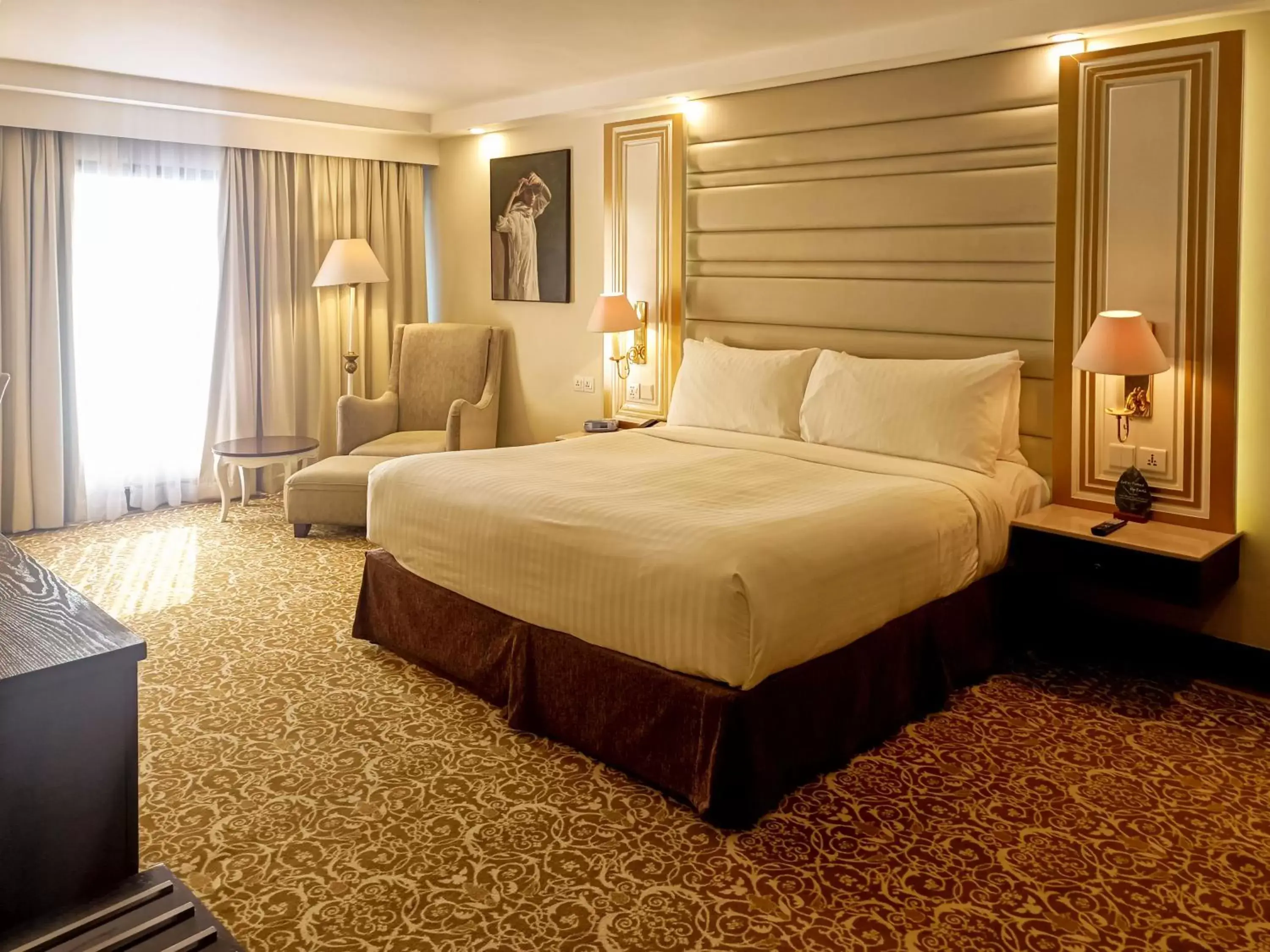 Bedroom, Bed in Karachi Marriott Hotel