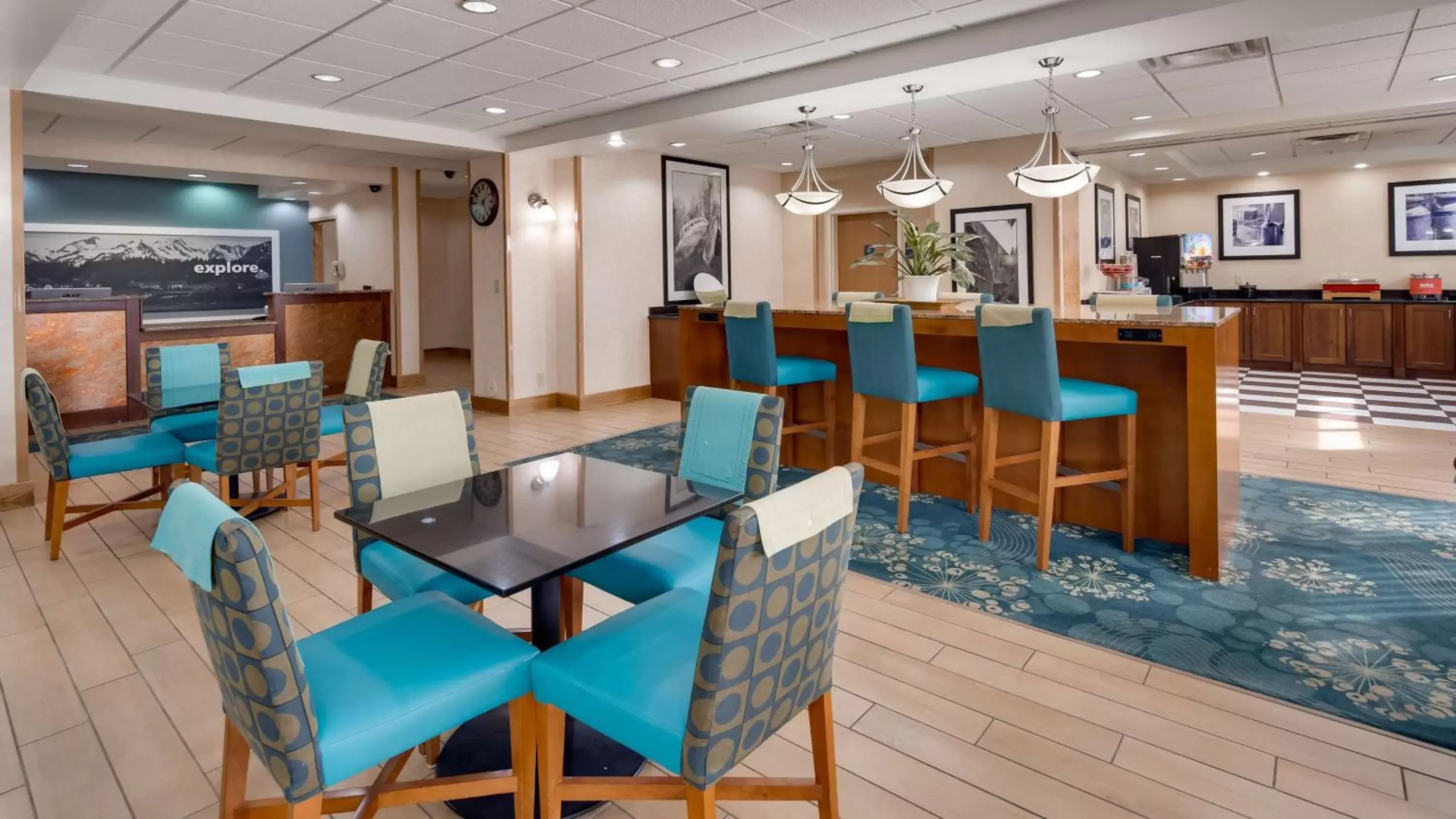 Lobby or reception, Restaurant/Places to Eat in SureStay Plus Hotel by Best Western Cheyenne