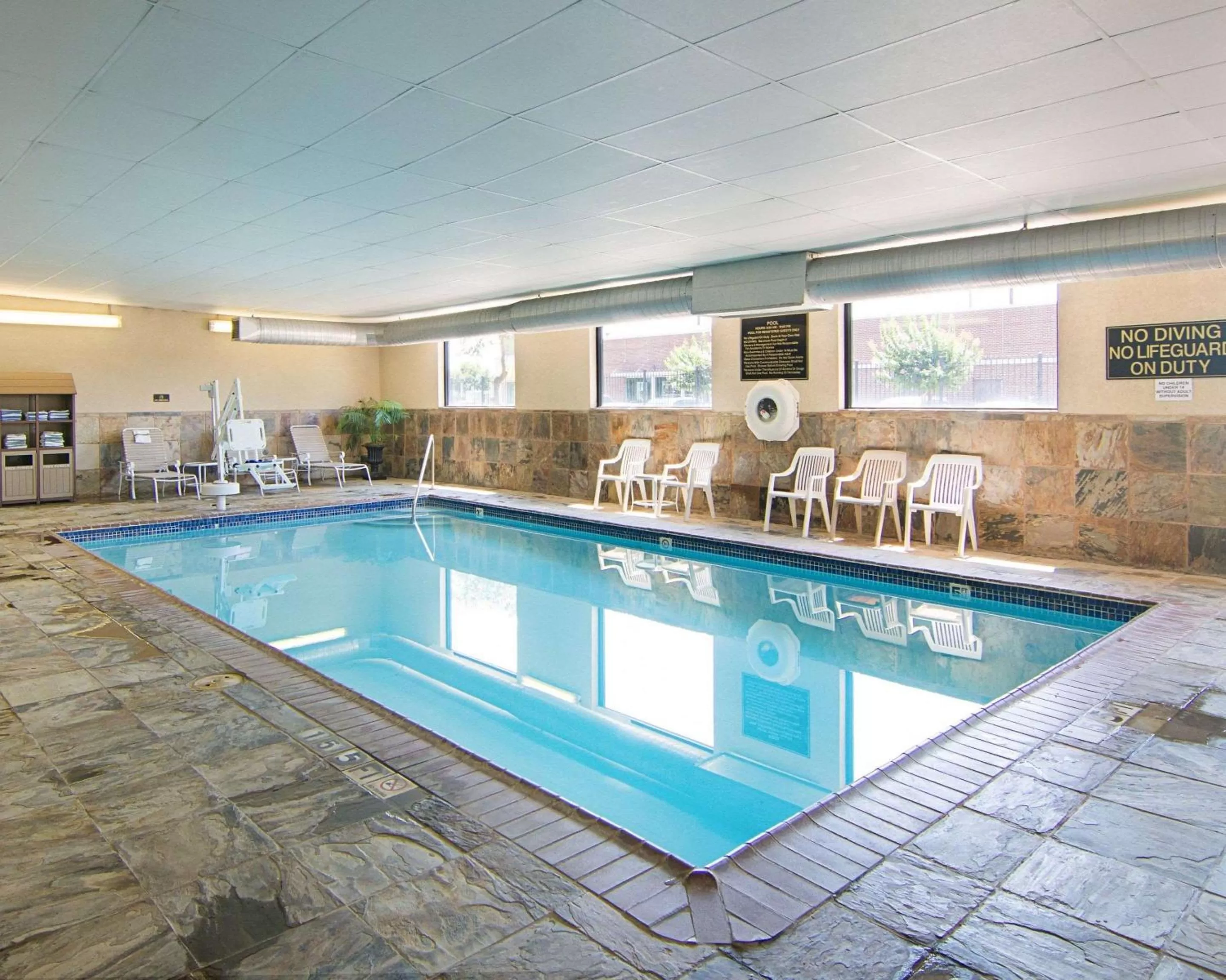 Swimming pool in Comfort Inn & Suites Houston West-Katy