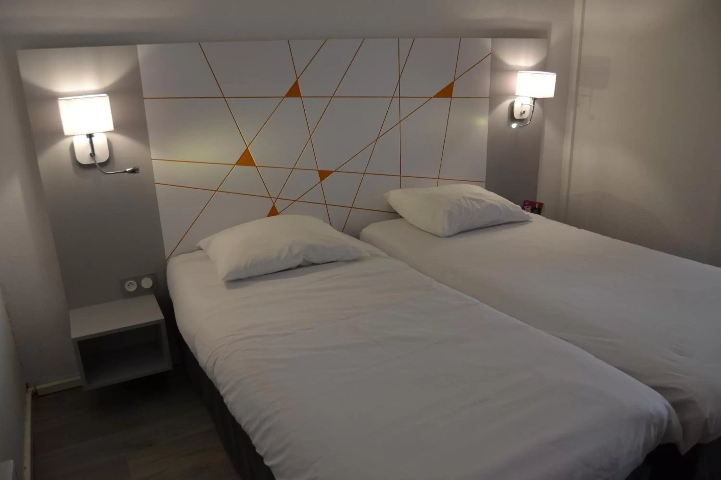 Bedroom, Bed in Hotel du Parc Euromédecine