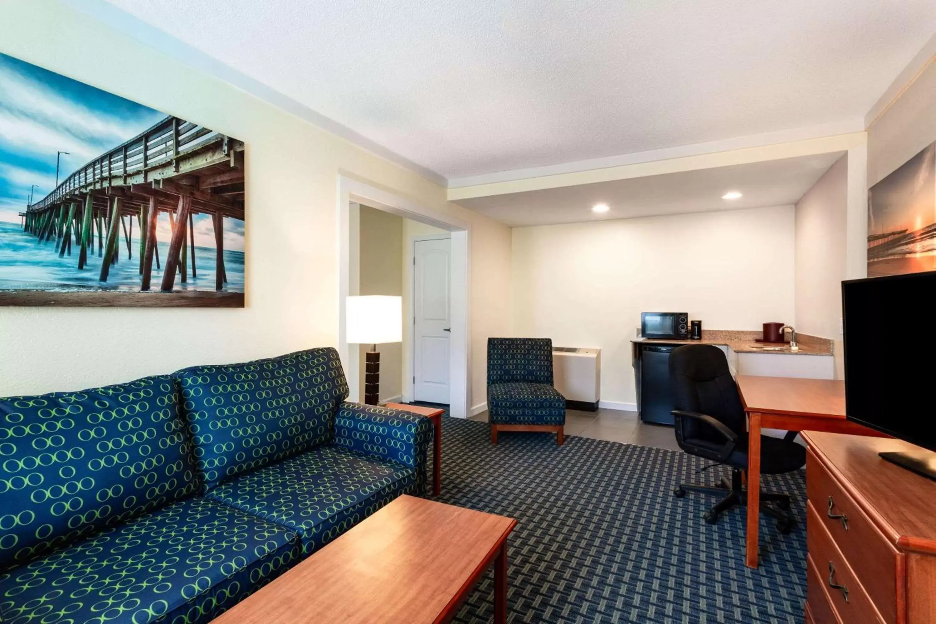 Photo of the whole room, Seating Area in Ramada by Wyndham Virginia Beach
