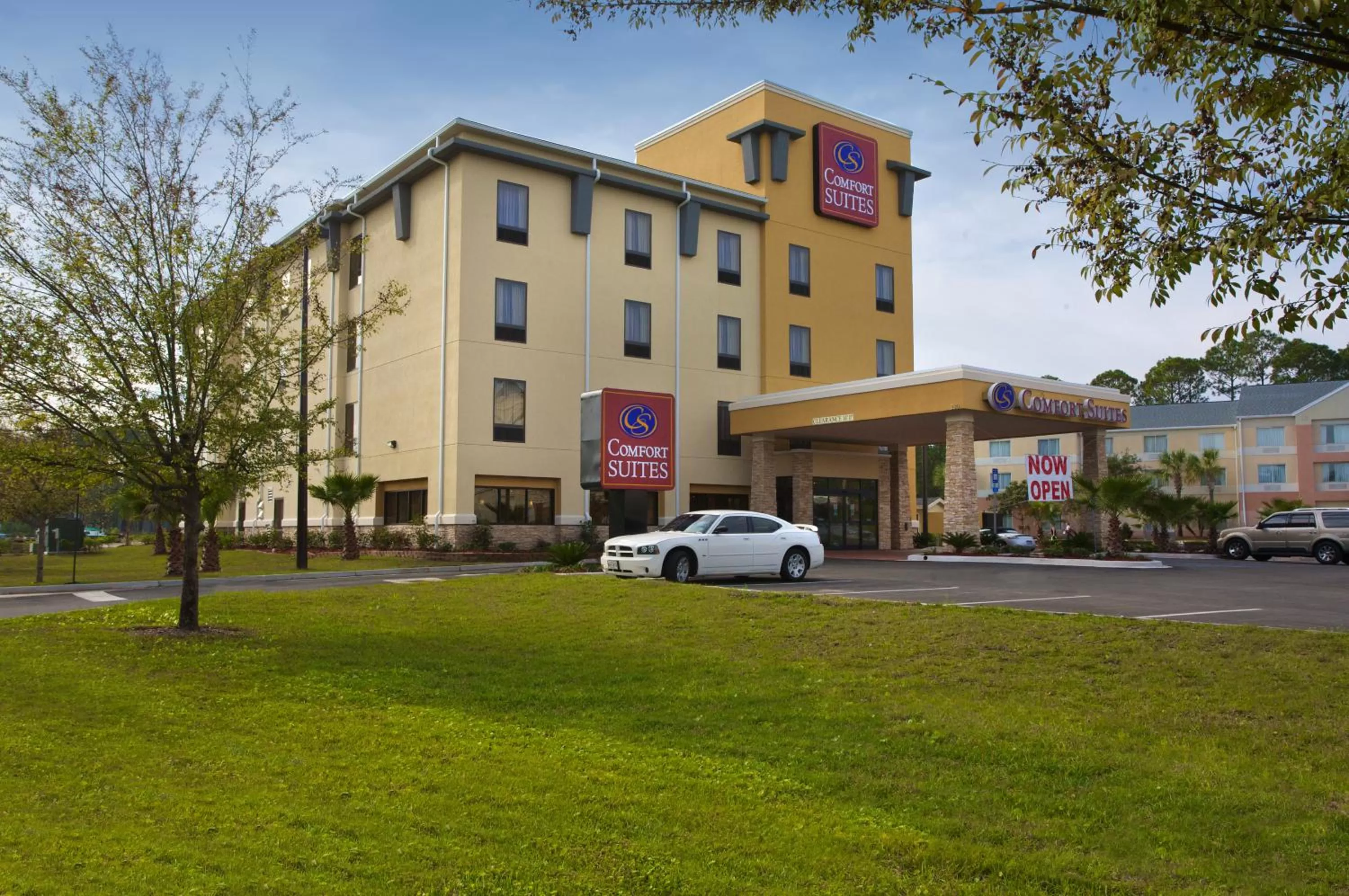 Property building in Comfort Suites Golden Isles Gateway