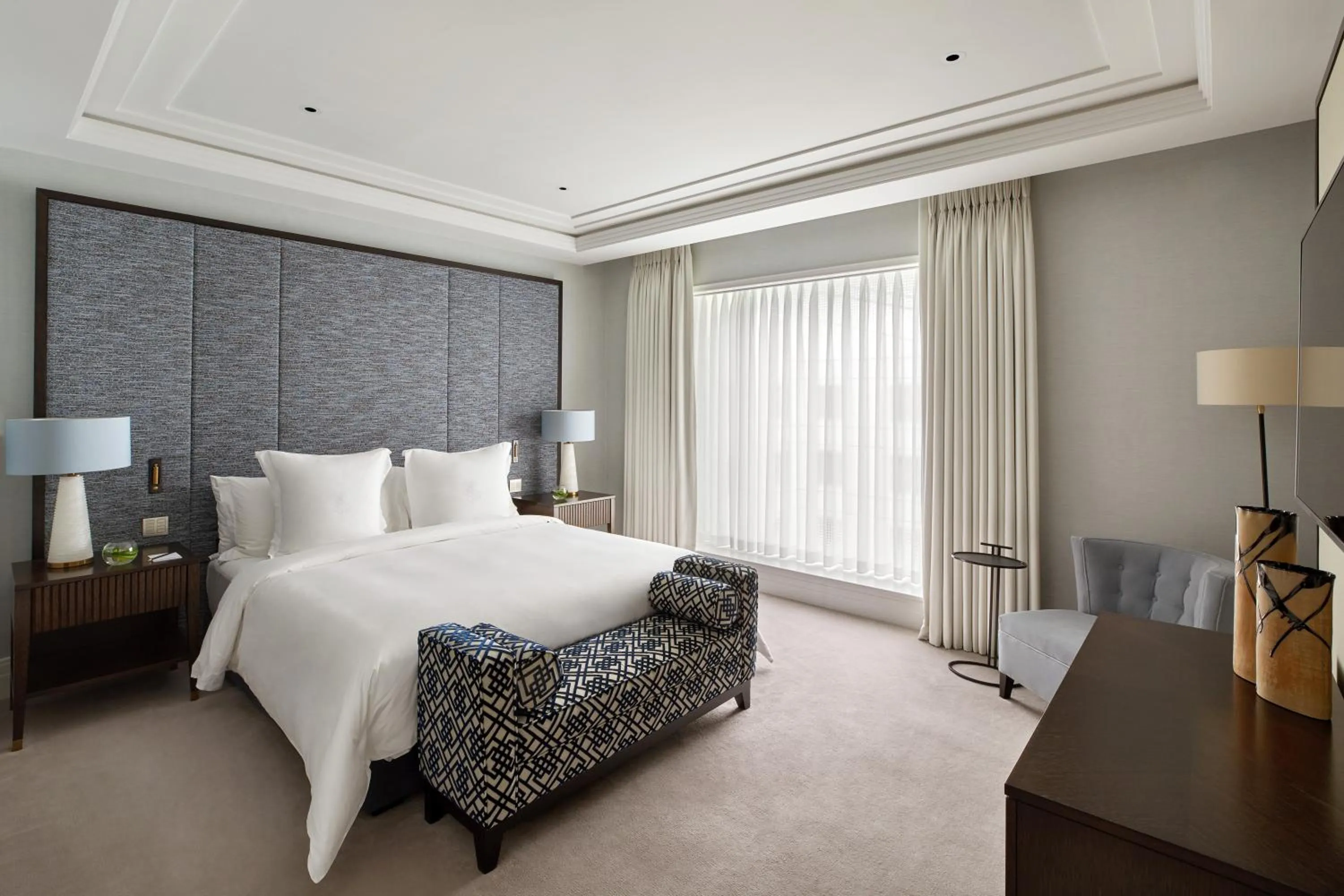 Bedroom, Bed in Four Seasons Hotel London at Tower Bridge