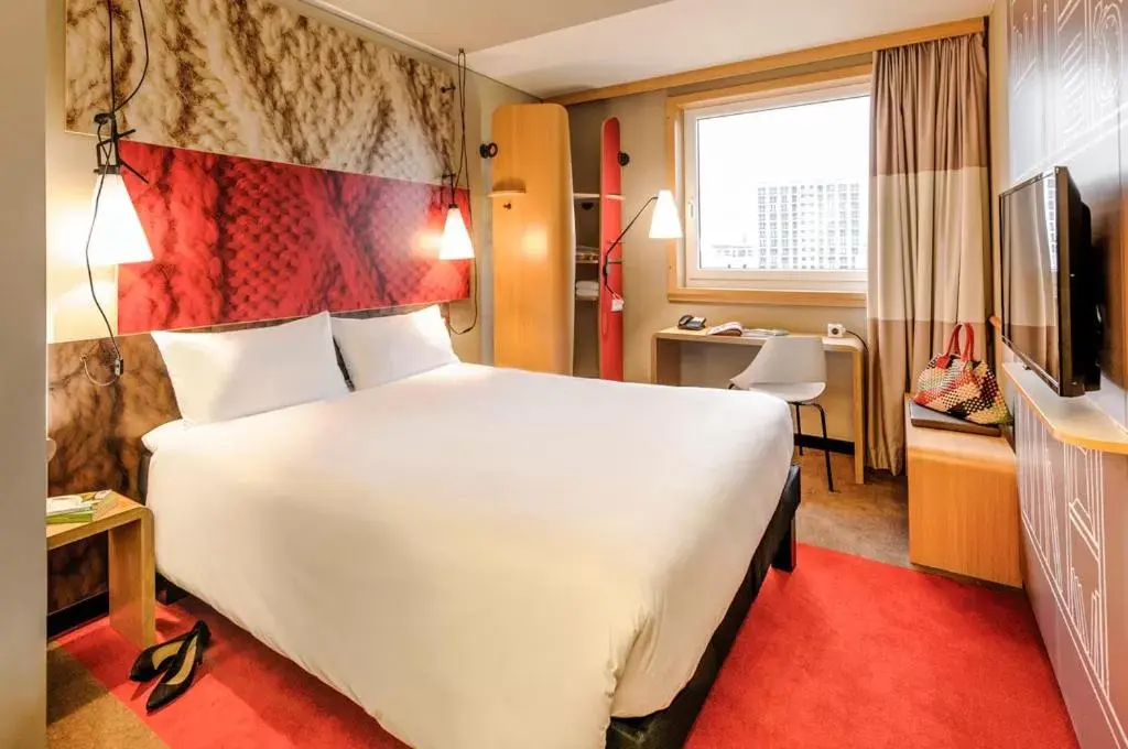 Photo of the whole room, Bed in ibis Hotel Hamburg Alster Centrum