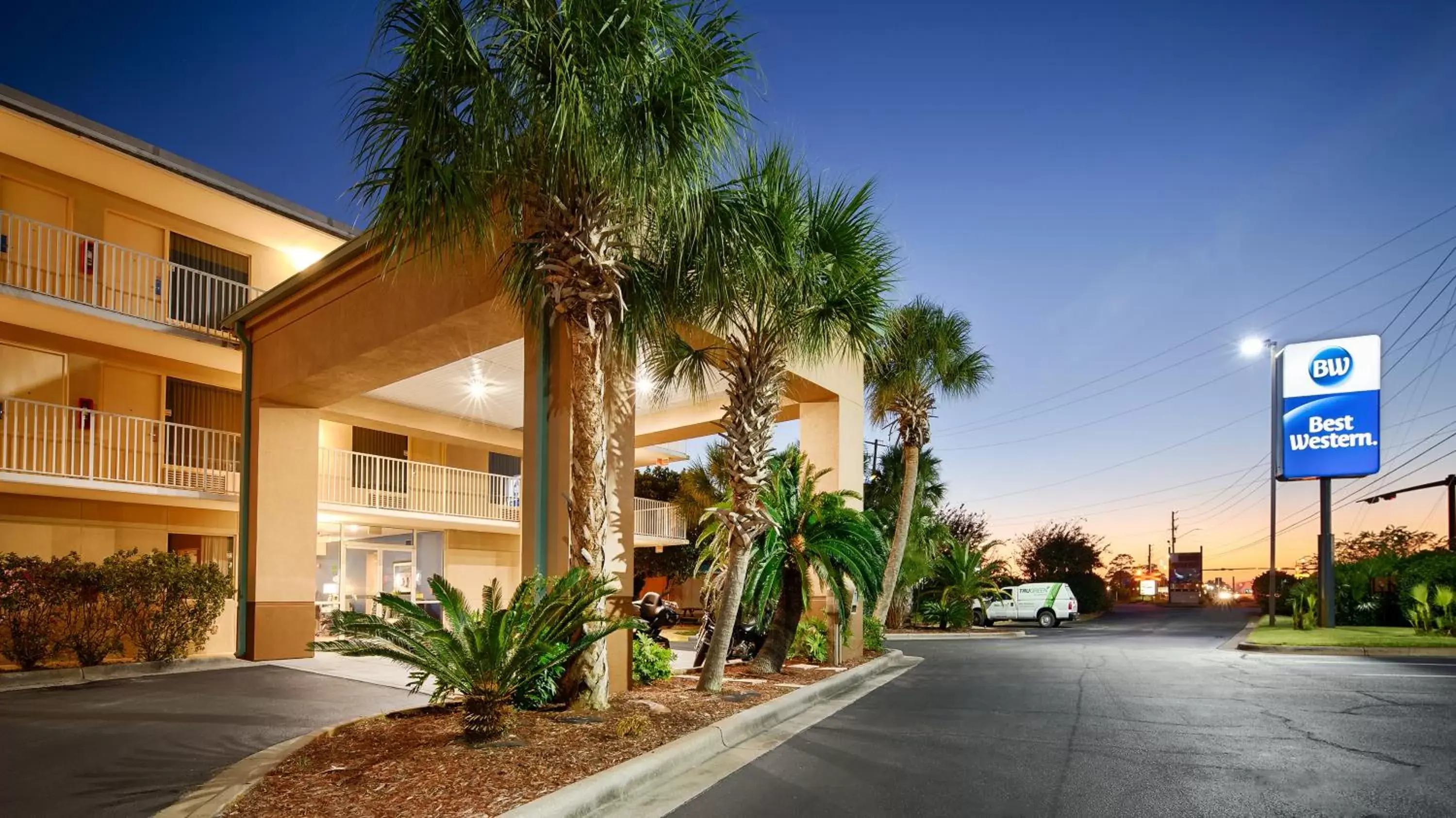 Facade/entrance, Property Building in Best Western Navarre Waterfront