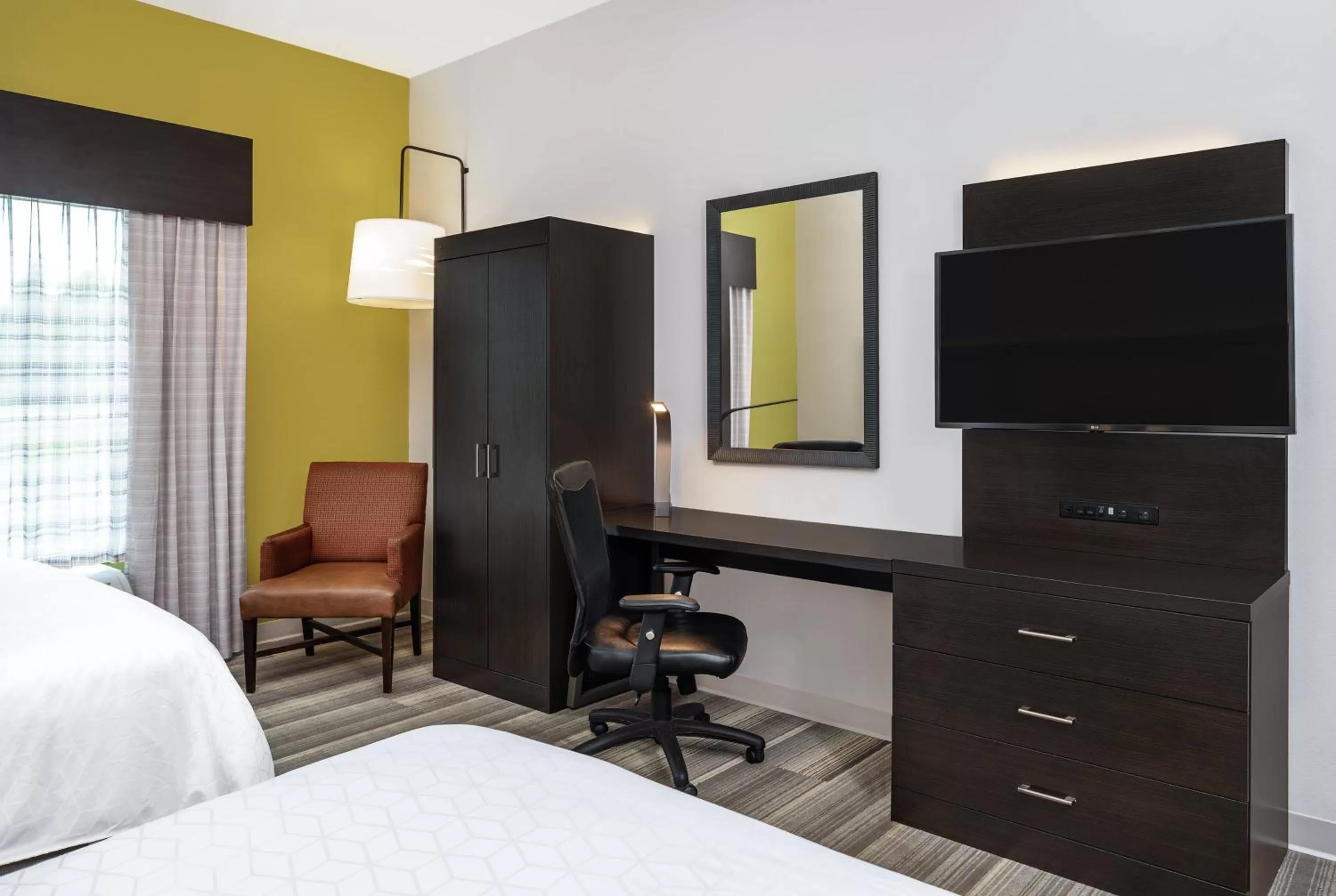 Photo of the whole room, Bed in Holiday Inn Express & Suites Florence by IHG