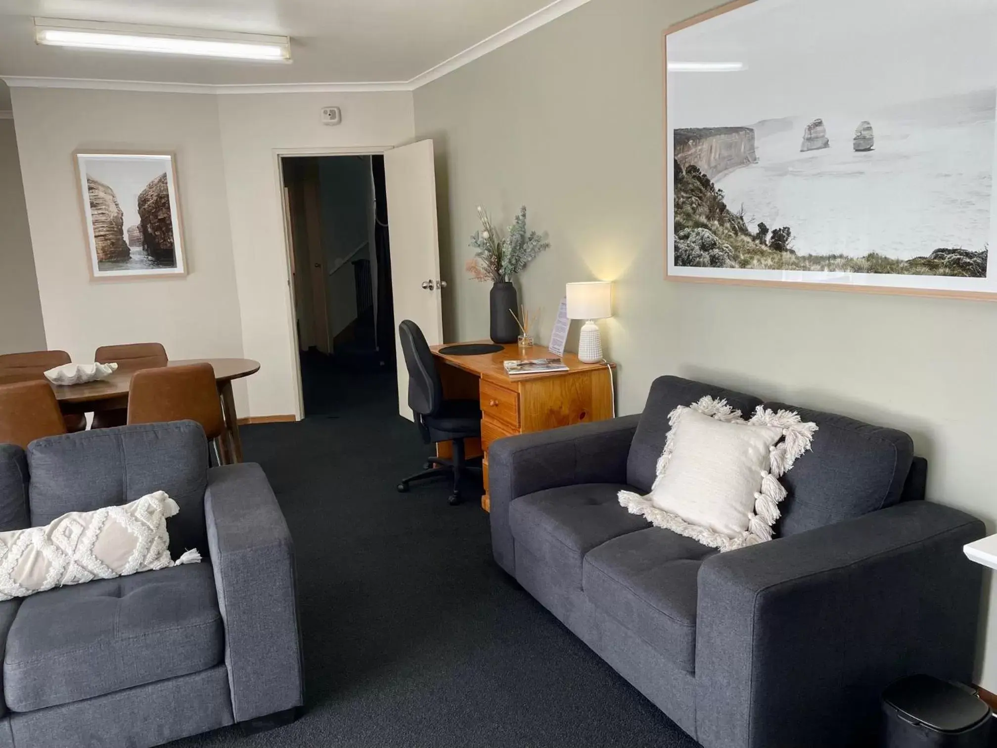 TV and multimedia, Seating Area in City Heart Motel Warrnambool